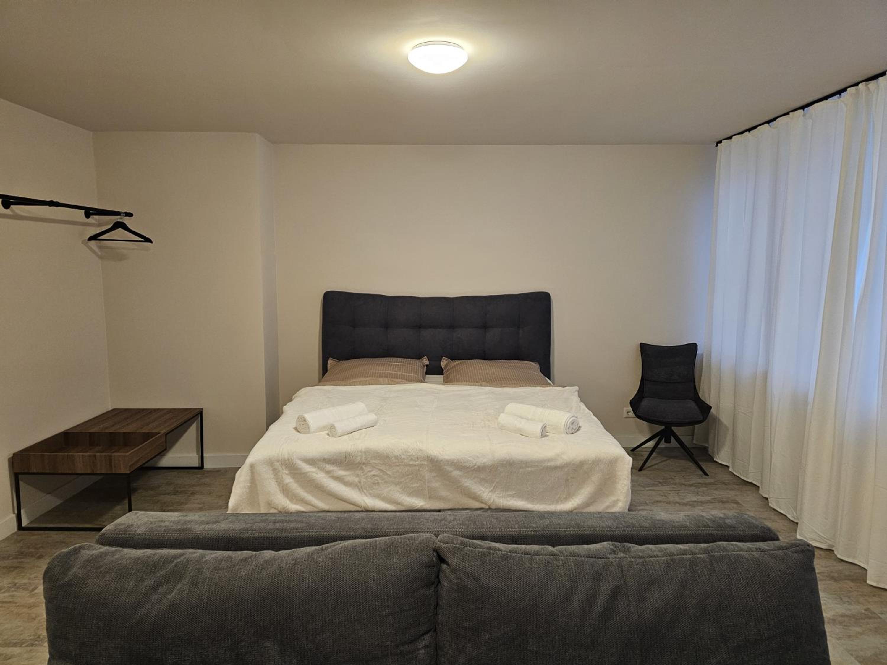 One-Bedroom Apartment with City View photo 3
