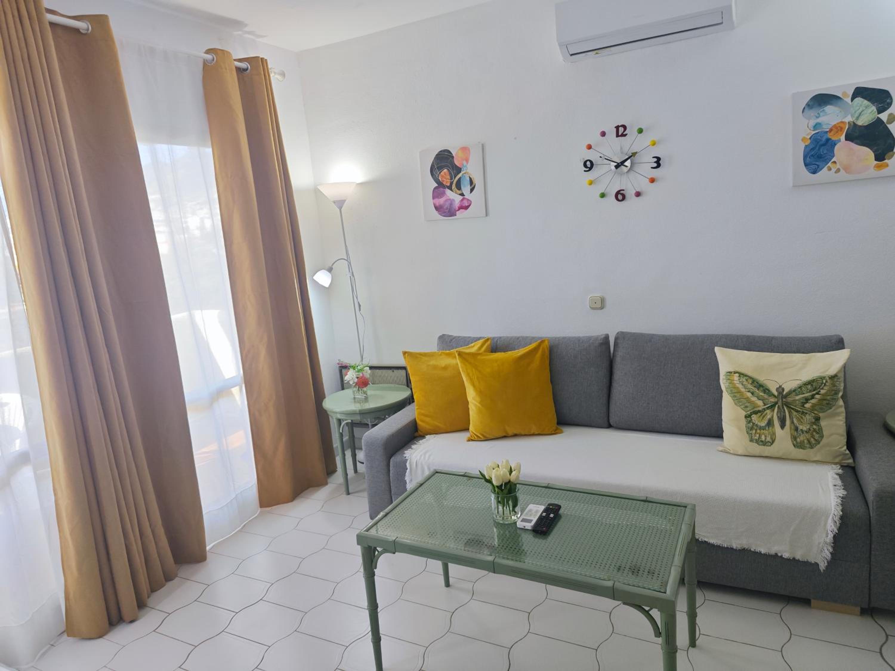 Two-Bedroom Apartment With Balcony And Sea View
