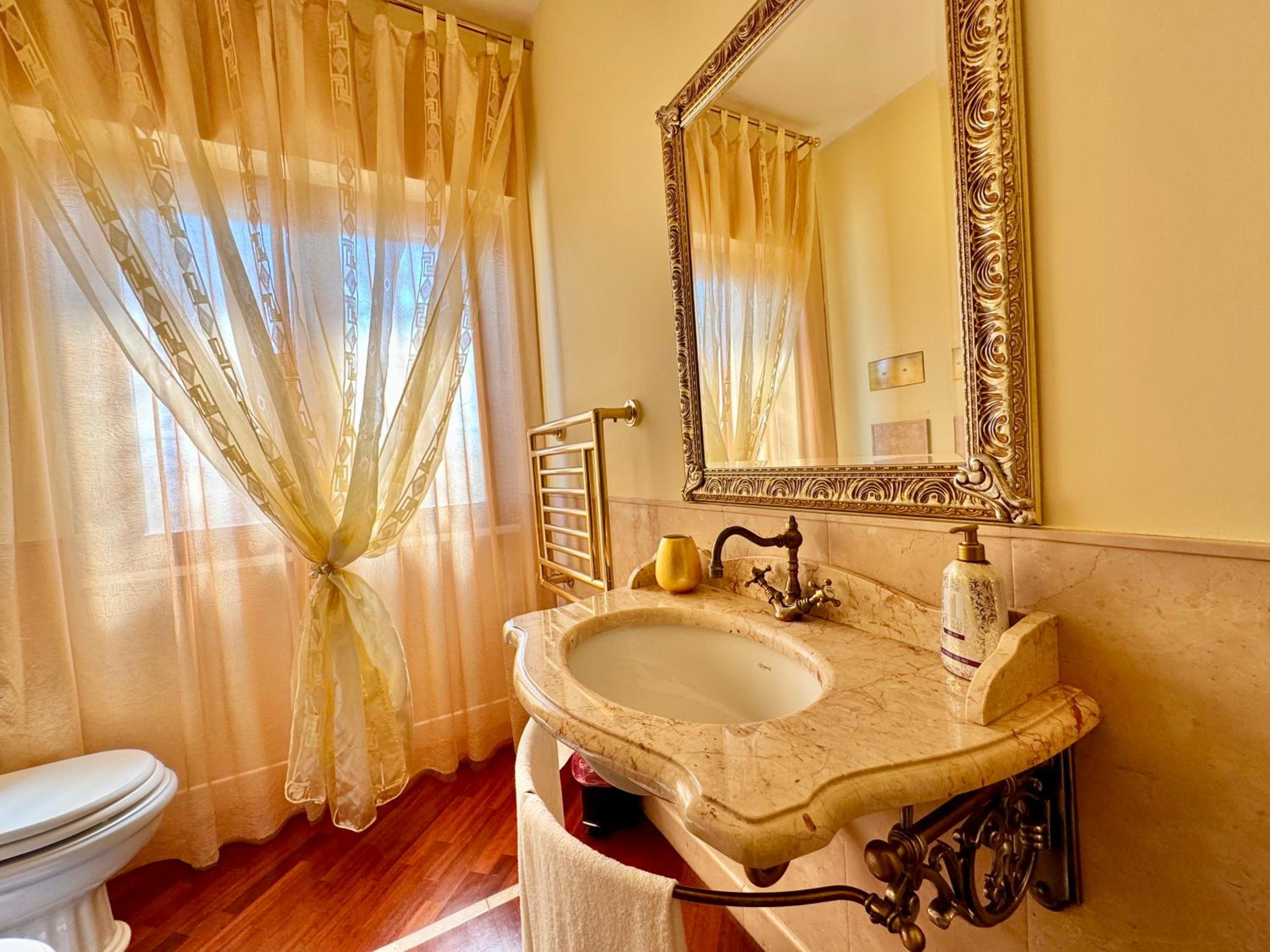 Double Room with Private Bathroom photo 3