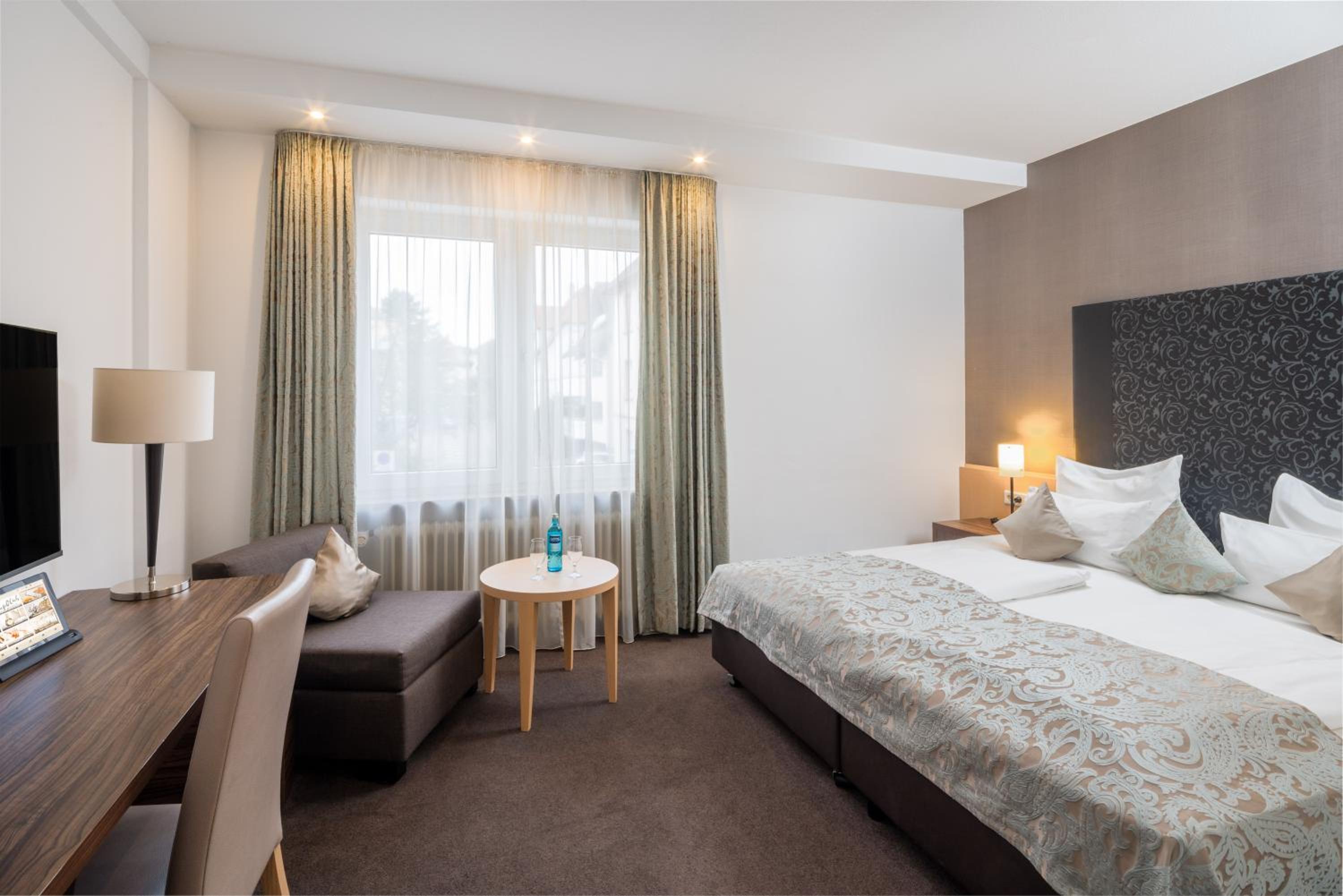 Suite with Two Large Rooms - Photo 1