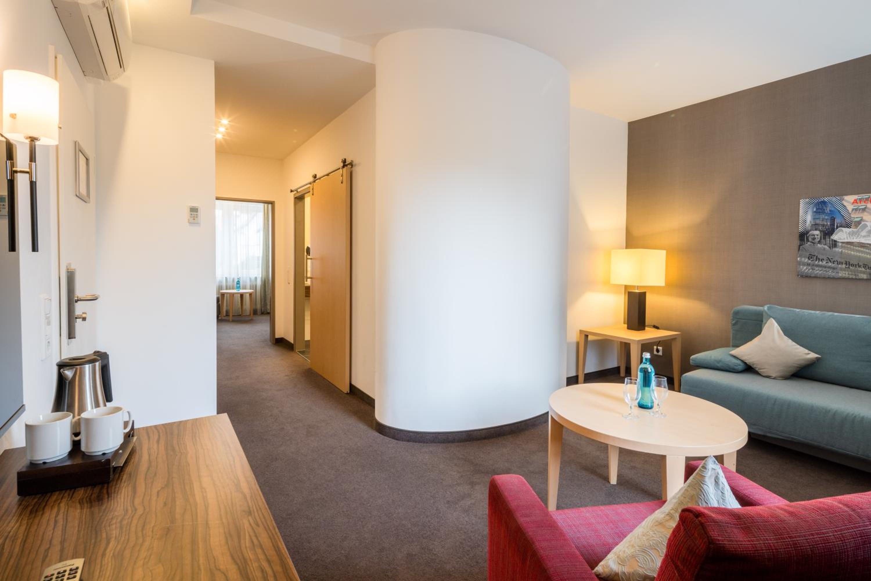 Suite with Two Large Rooms - Photo 2
