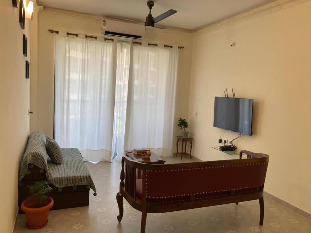 One-Bedroom Apartment photo 1