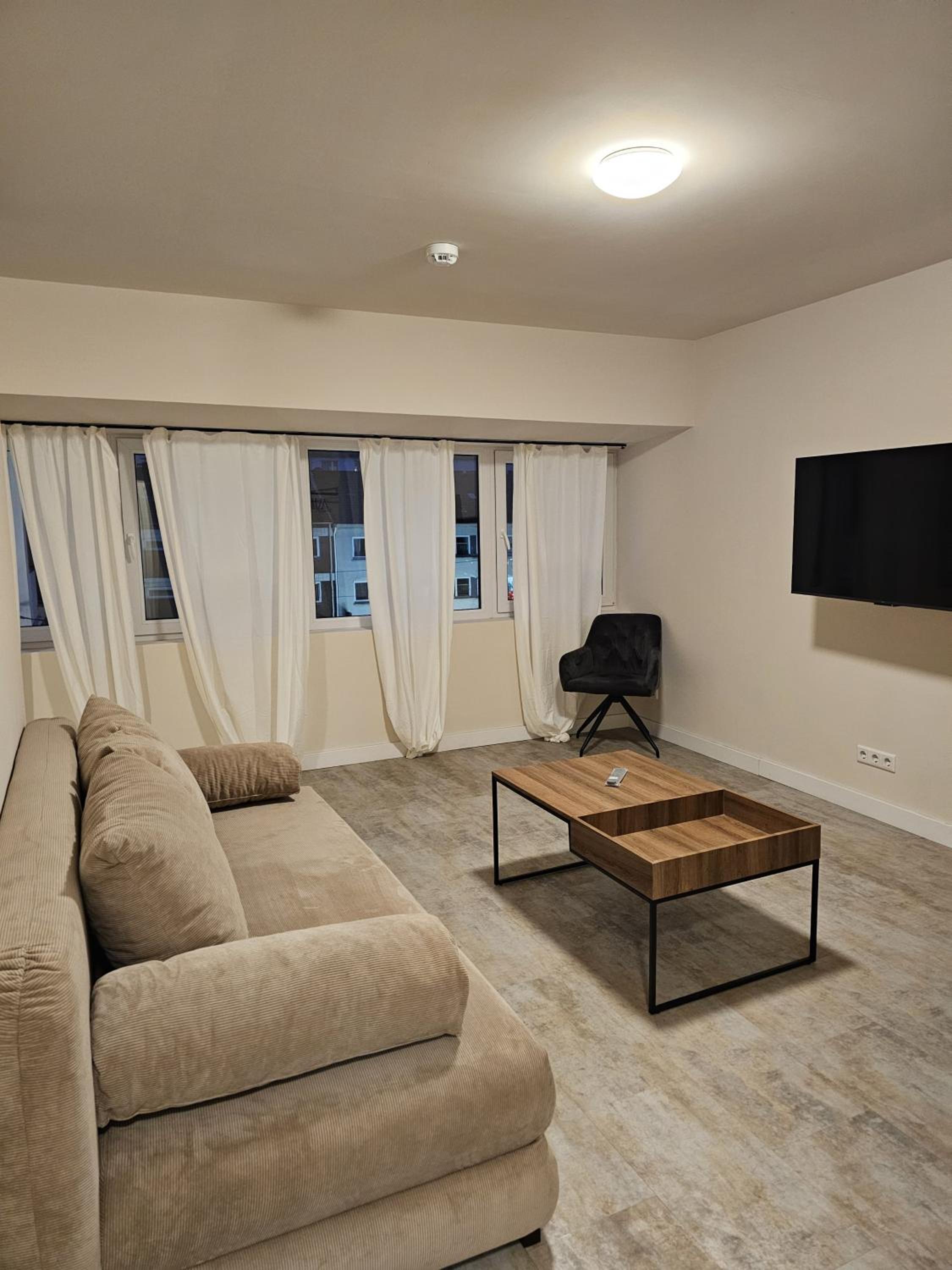 Deluxe One-Bedroom Apartment photo 1