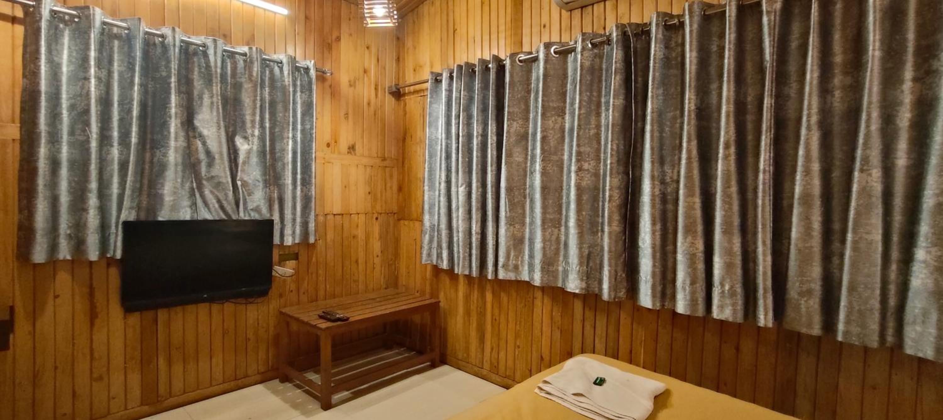 Deluxe King Room photo 2
