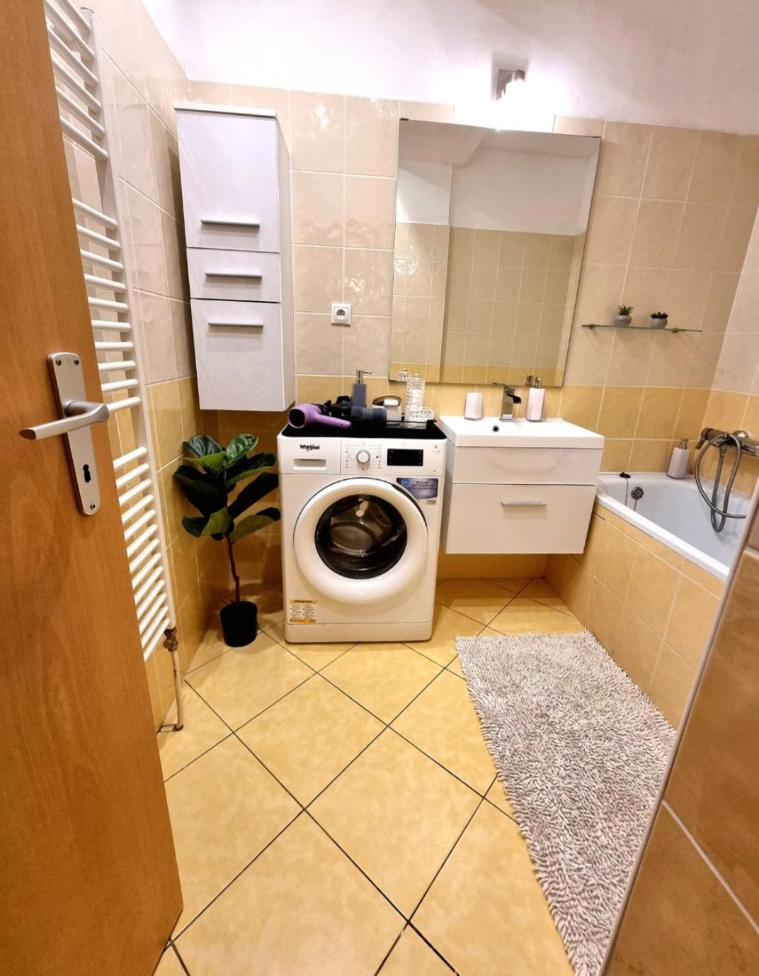 One-Bedroom Apartment - Photo 14