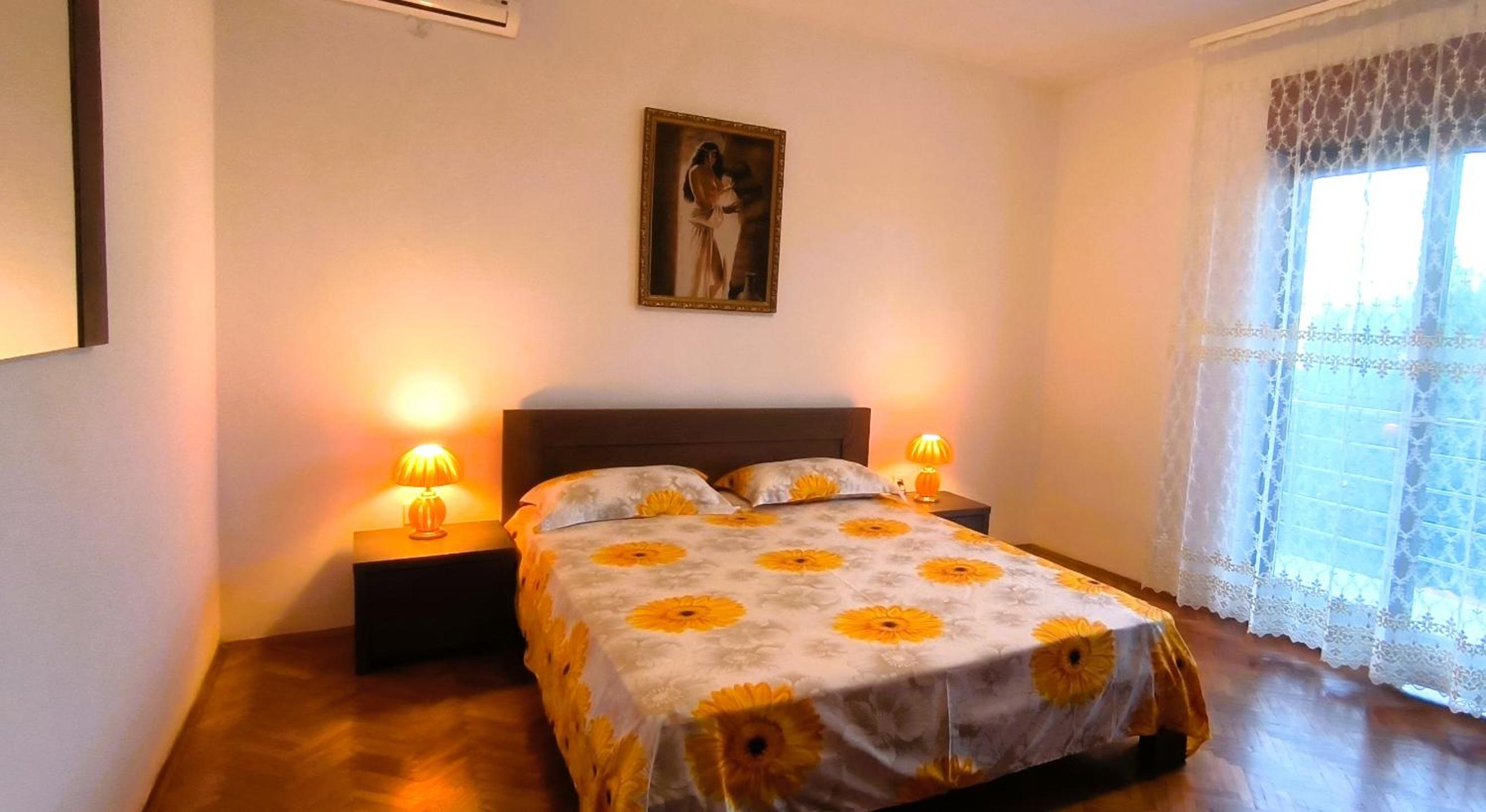 Three-Bedroom Apartment with Balcony photo 3