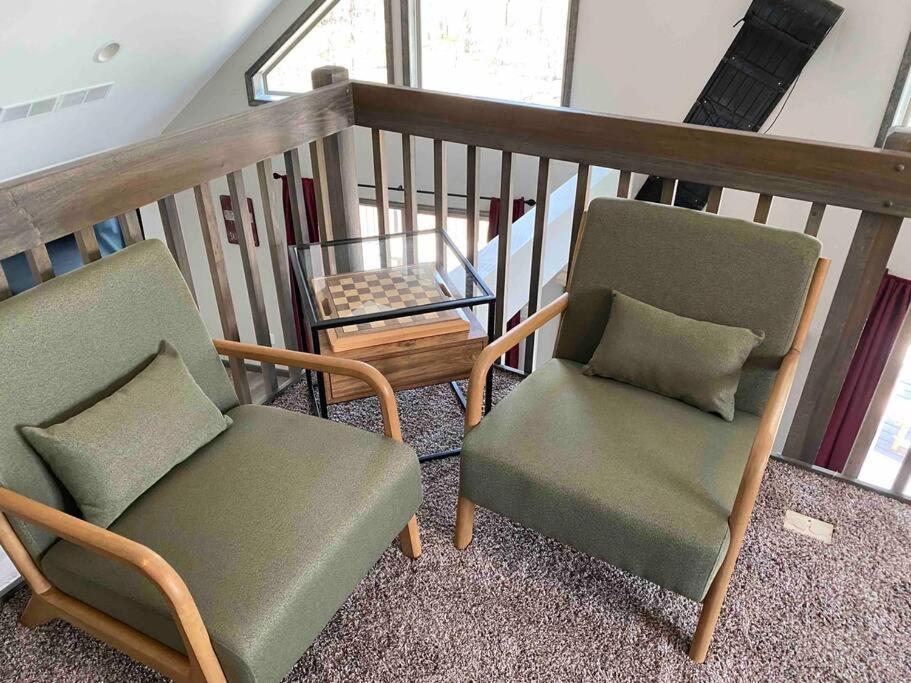 Six-Bedroom House photo 1