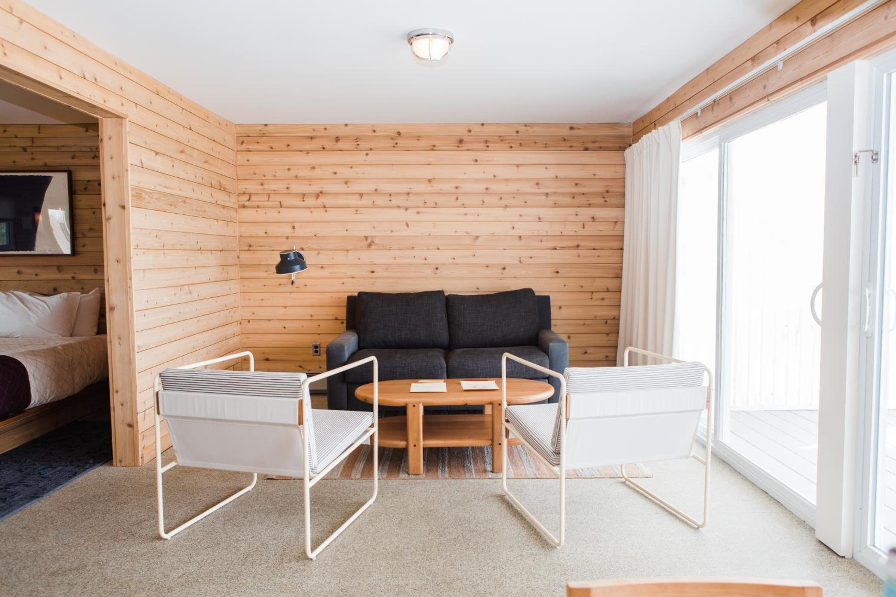 Junior Suite One King + Sofa Bed