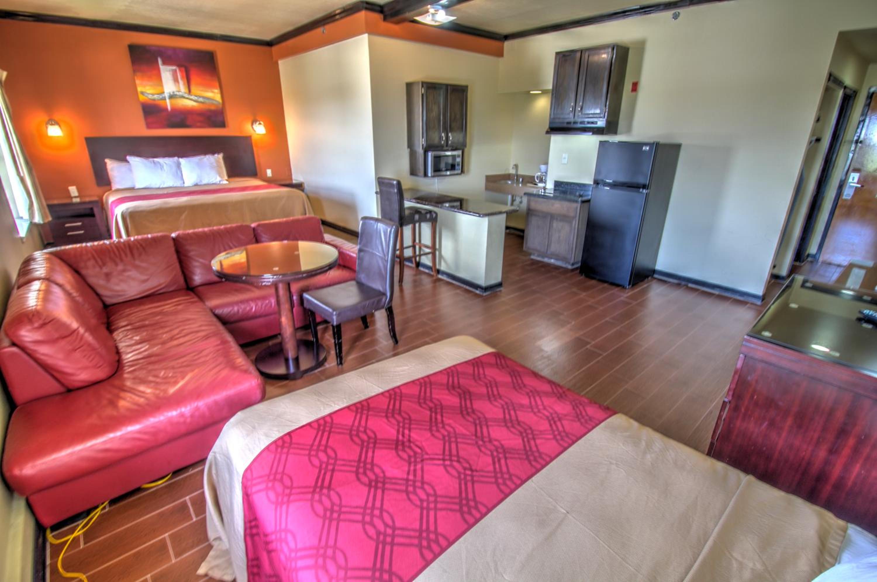 Deluxe King with Kitchenette and Sofa Bed - Photo 8