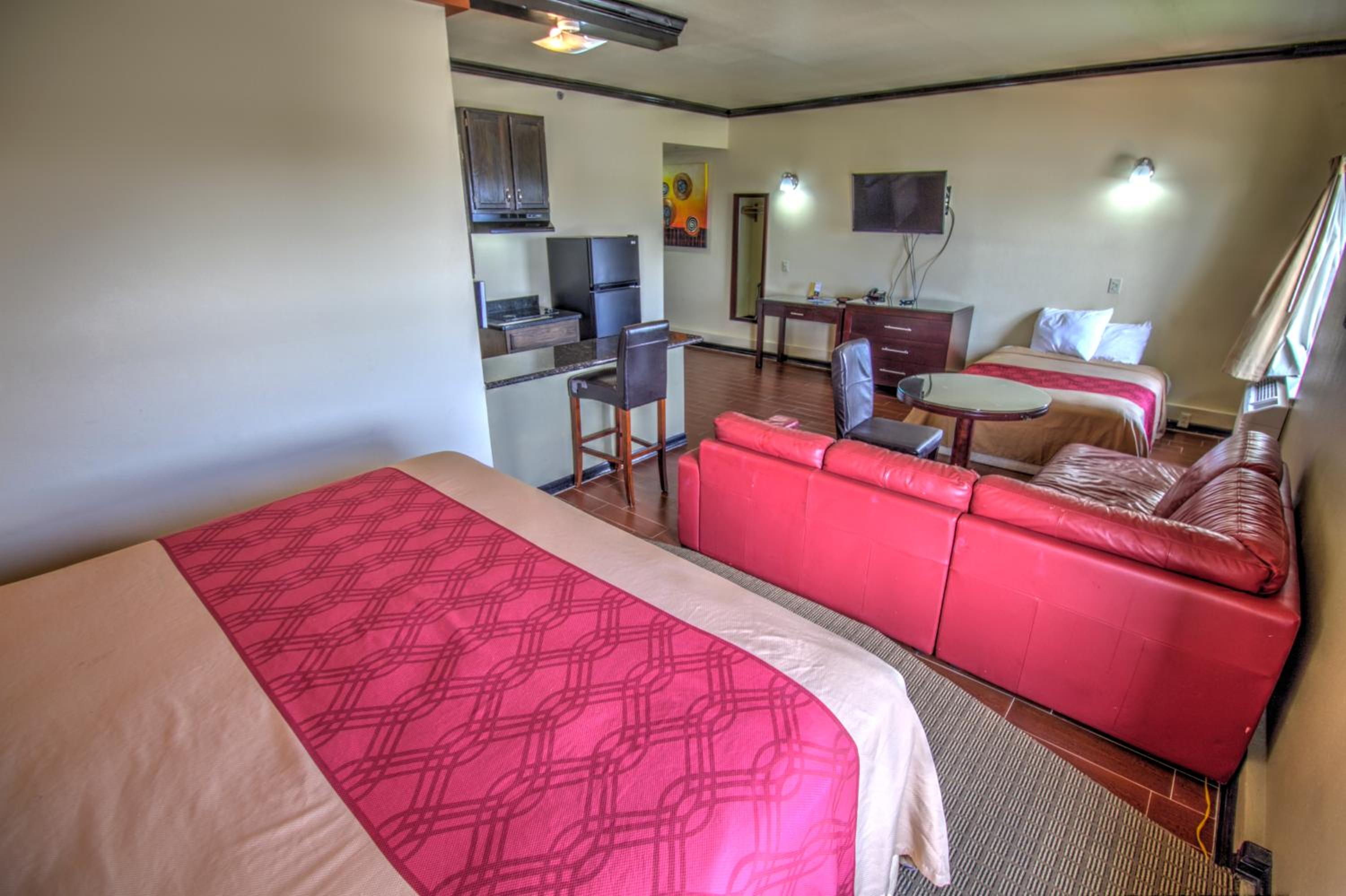 Deluxe King with Kitchenette and Sofa Bed - Photo 6