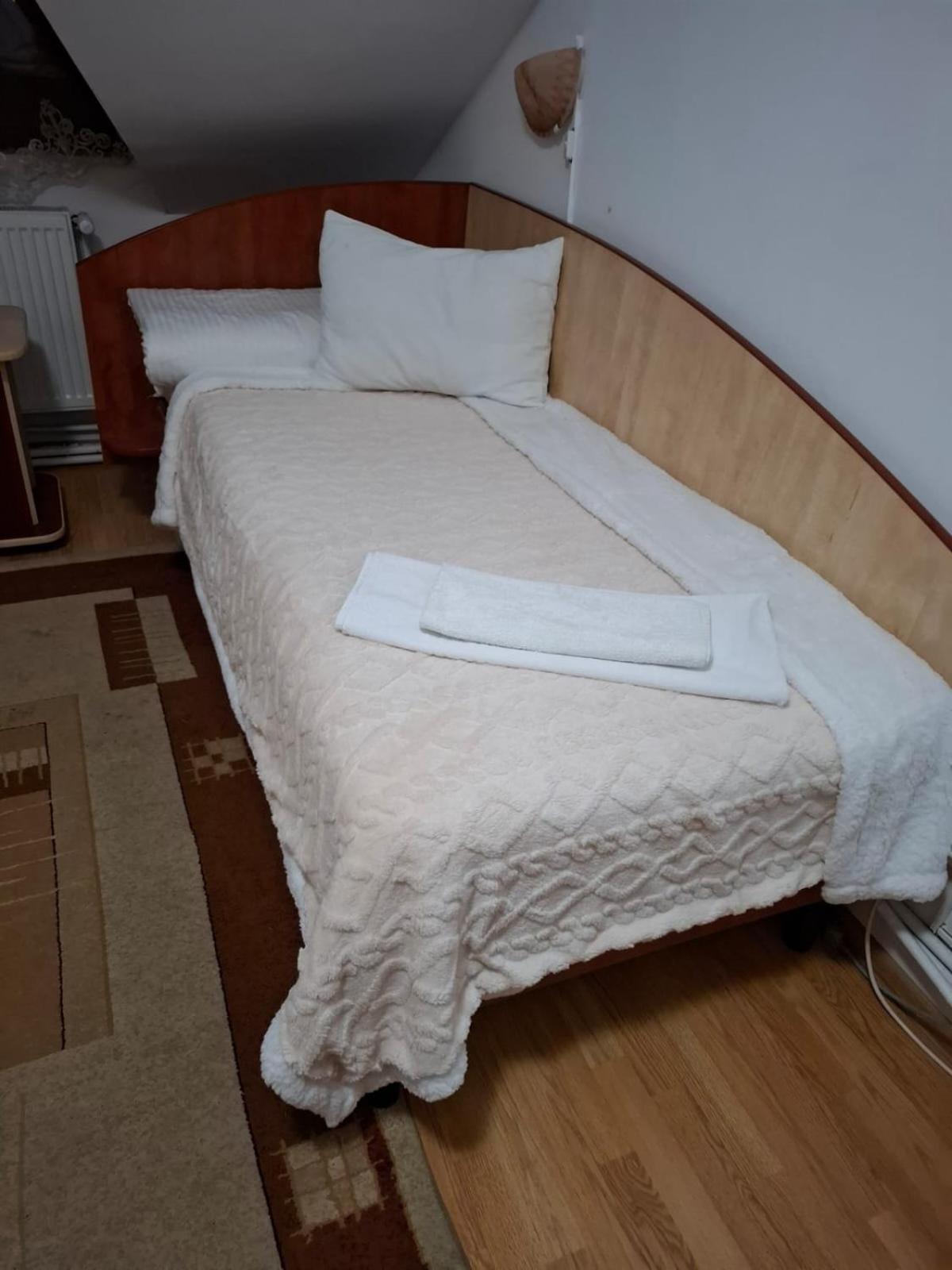 Double Room - Photo 2