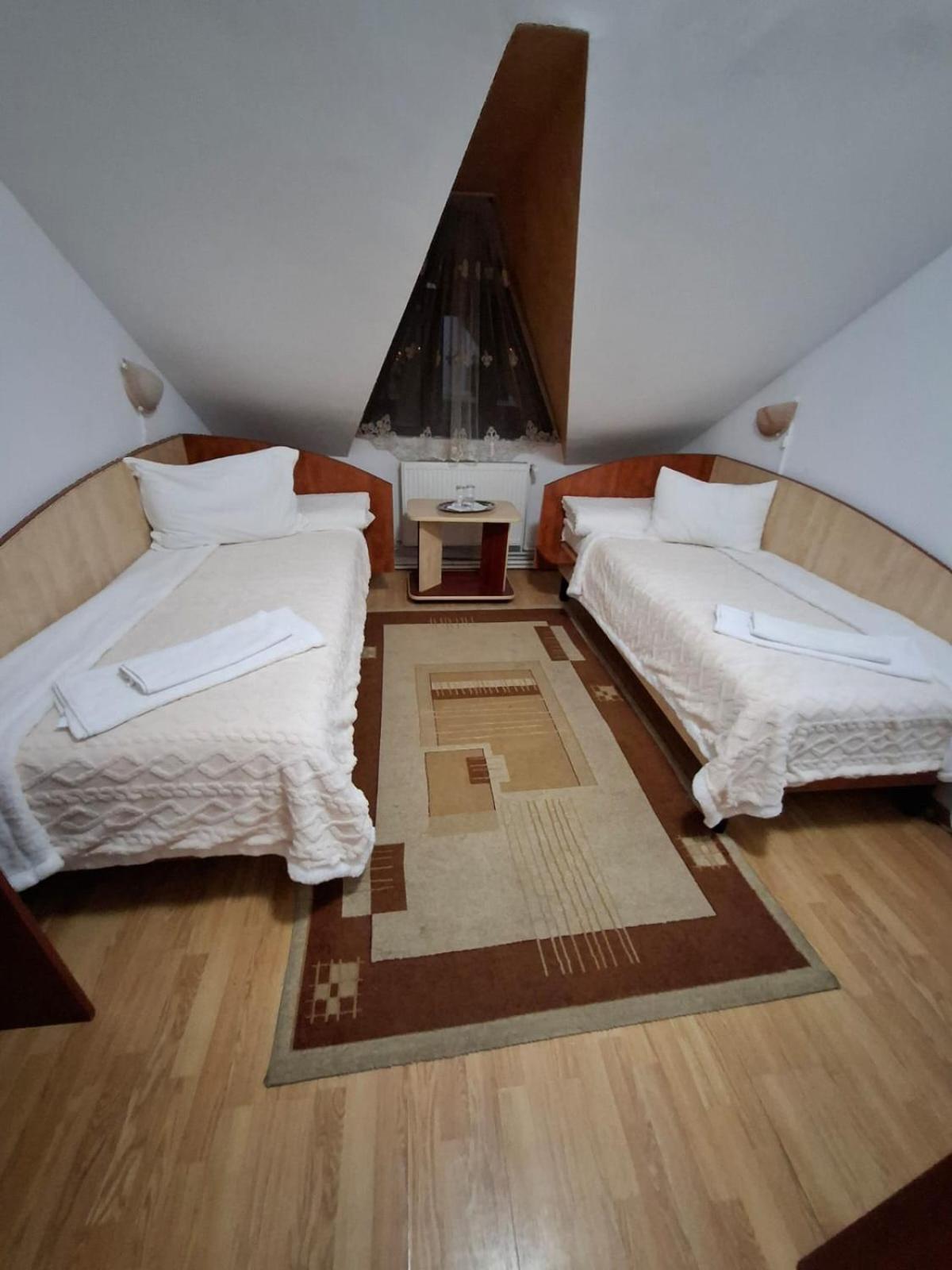 Double Room - Photo 3