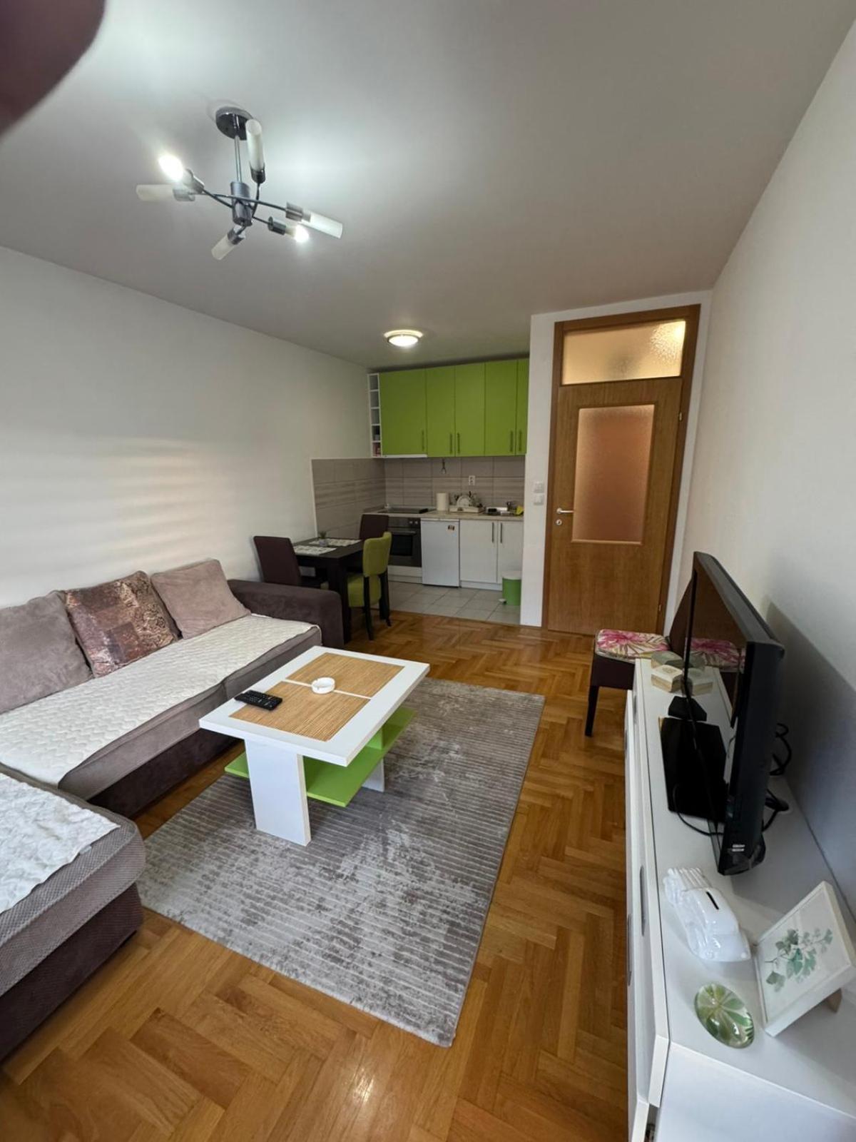 One-Bedroom Apartment photo 1