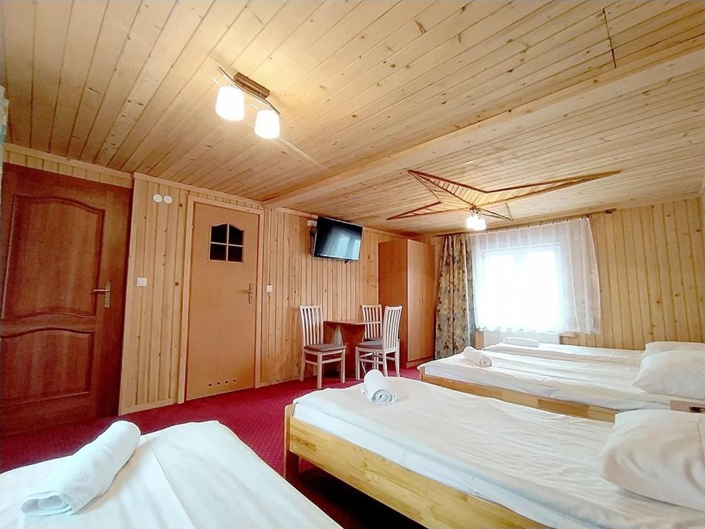 Quadruple Room with Private Bathroom photo 2