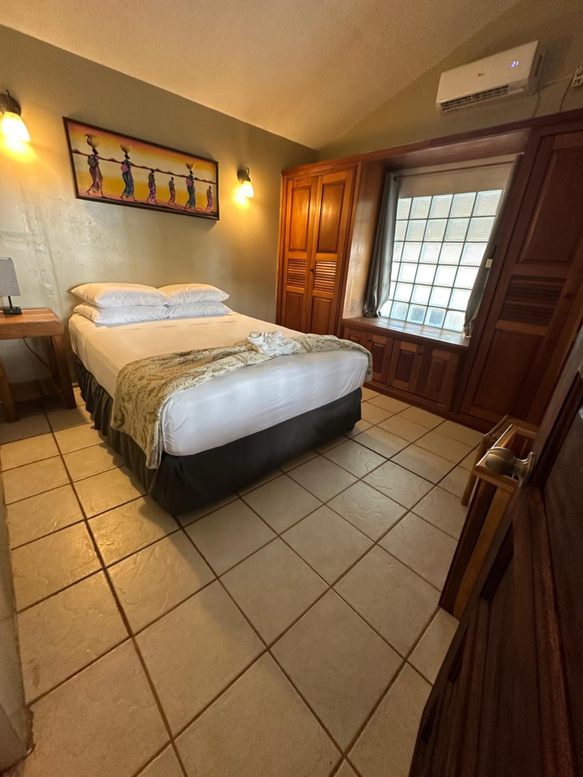 Deluxe Queen Suite photo 1