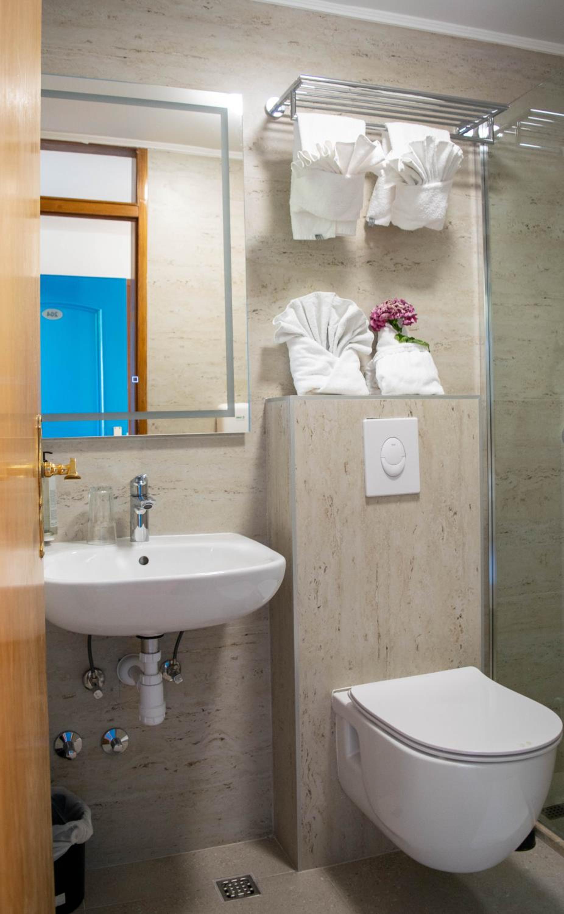 Standard Room with Sea View - Photo 10
