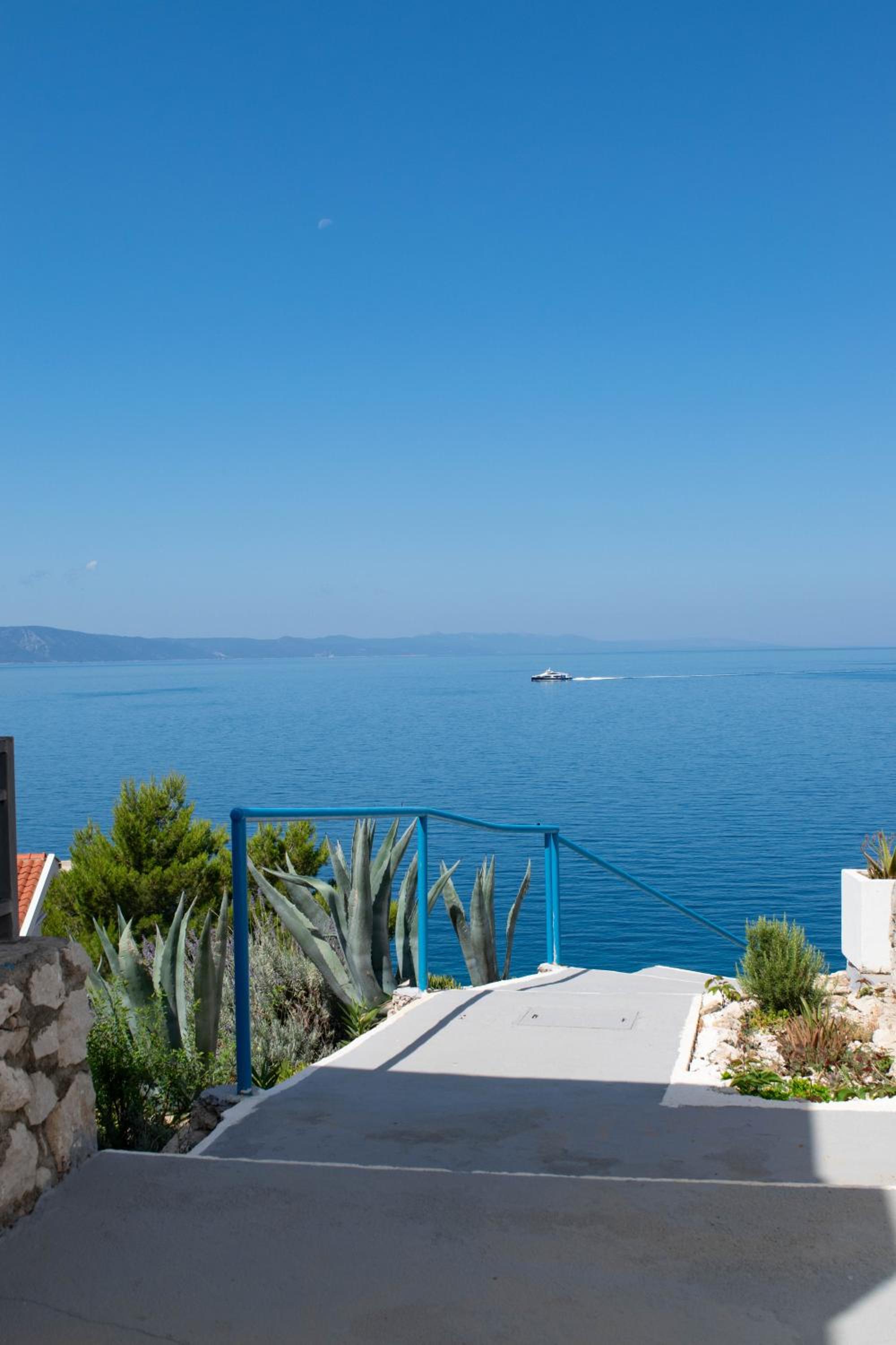 Triple Room with Balcony with Sea View - Annex  - Photo 23