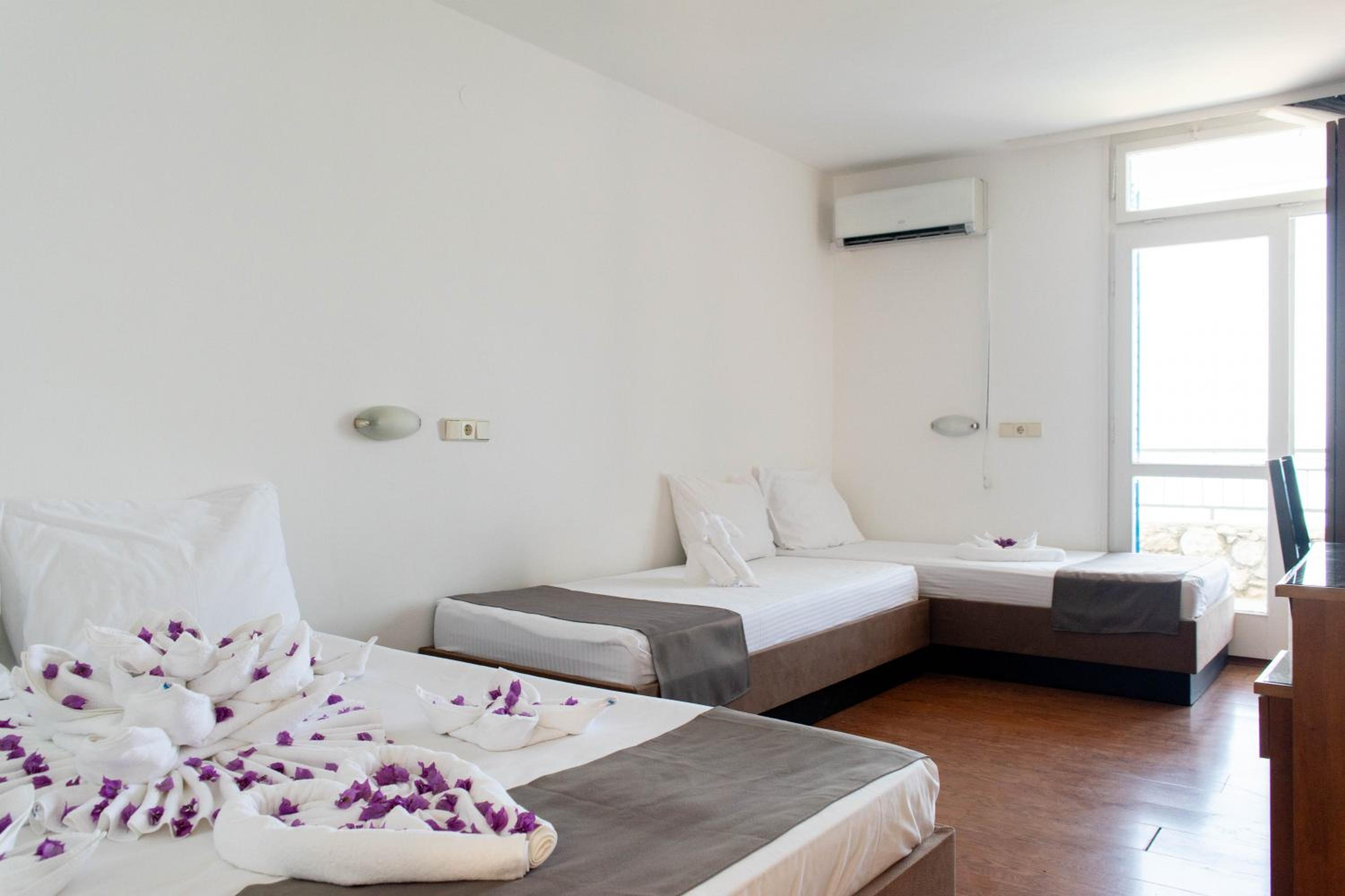 Quadriple Room with Balcony with Sea View - Annex - Photo 1