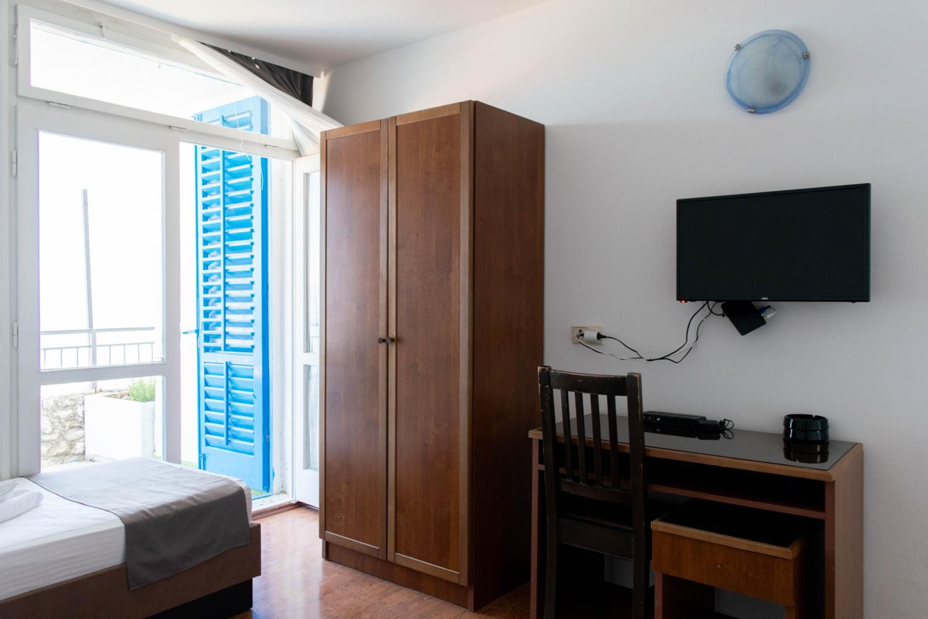Triple Room with Balcony with Sea View - Annex  - Photo 1