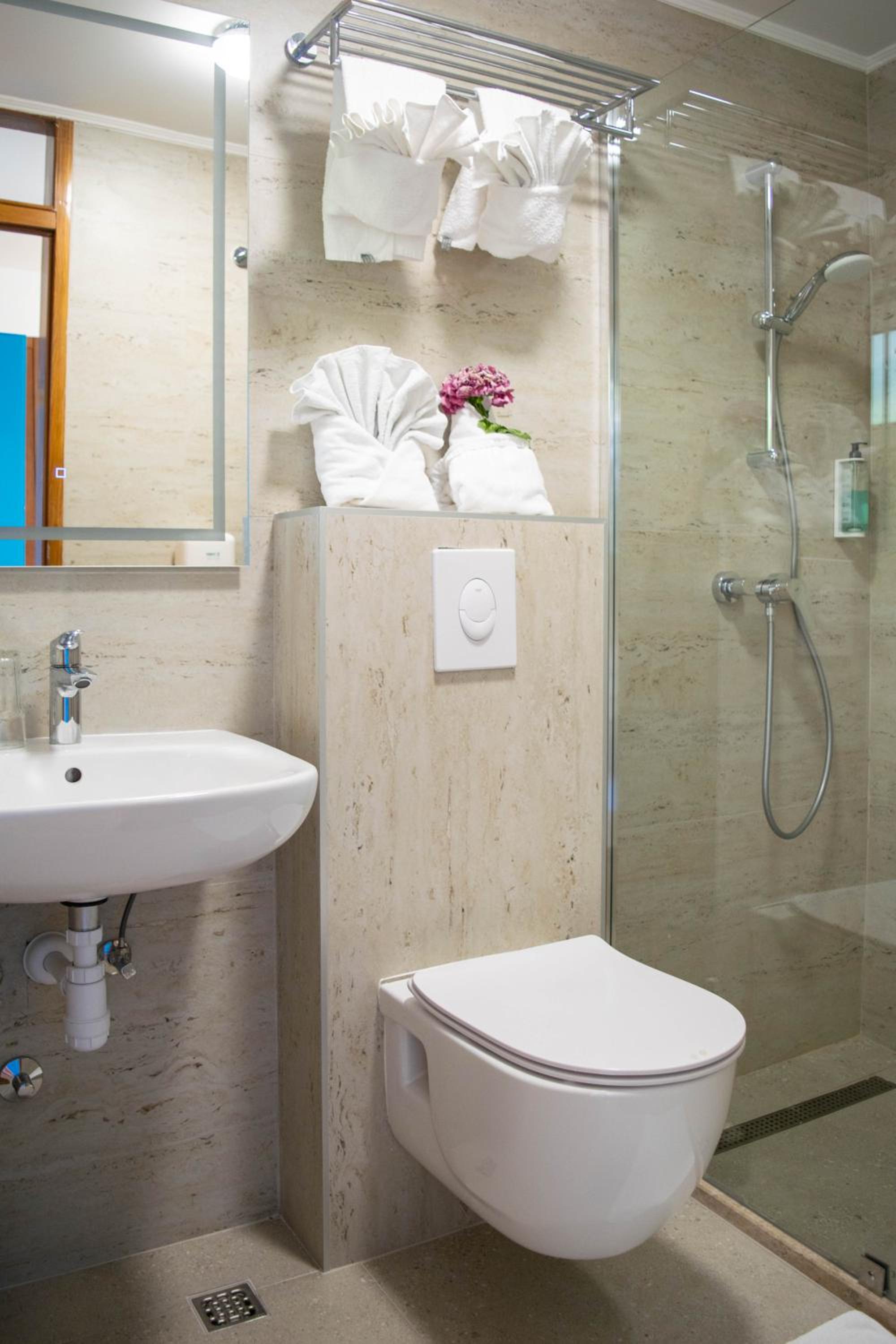 Standard Room with Sea View - Photo 8