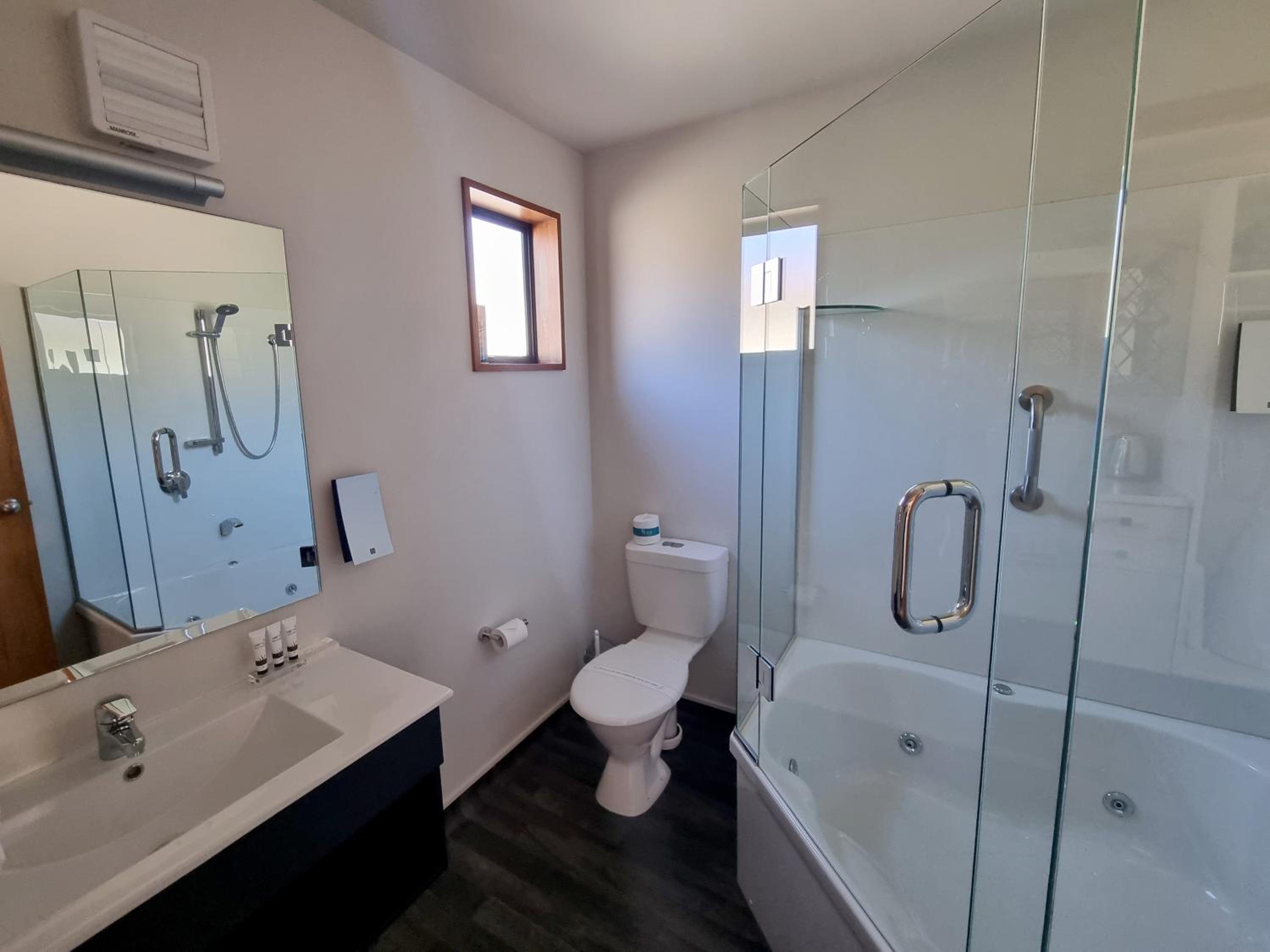Studio with Spa Bath - Photo 3