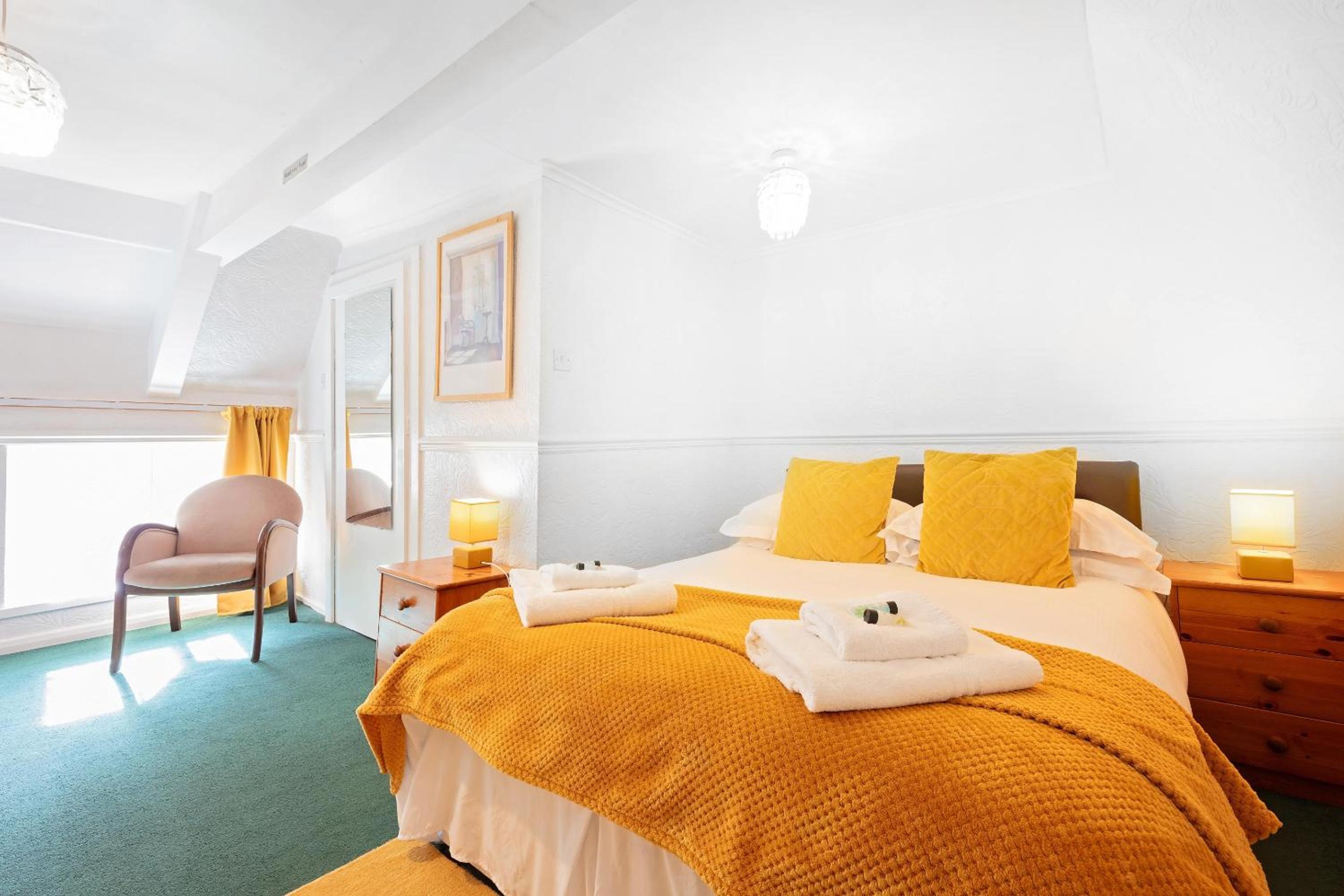 Double Room with Private Bathroom - Photo 1