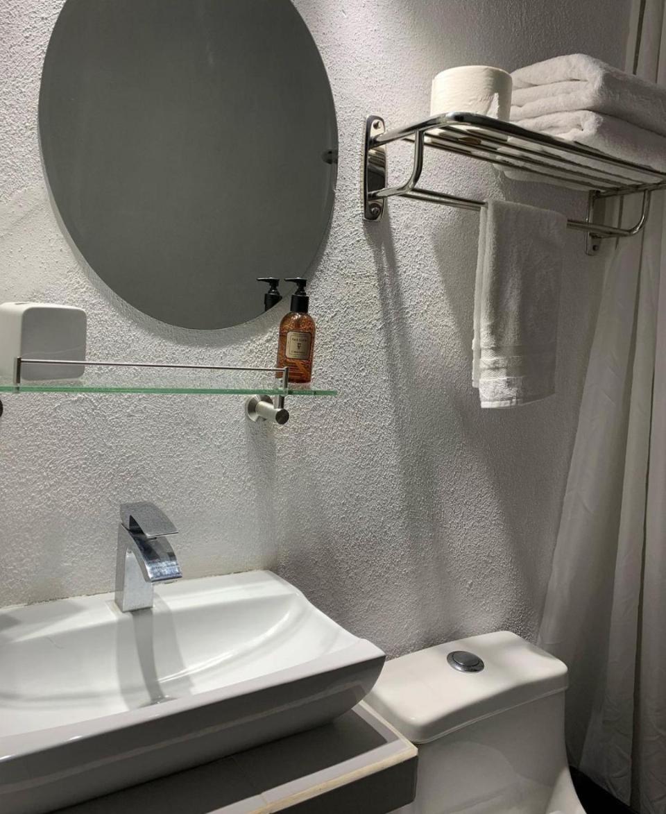 Twin Room With Private Bathroom photo 1