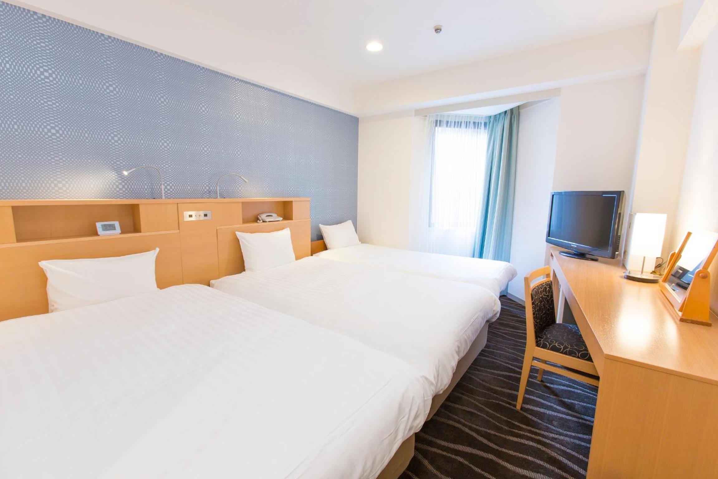 Twin Room with Sofa Bed - Non-Smoking photo 3