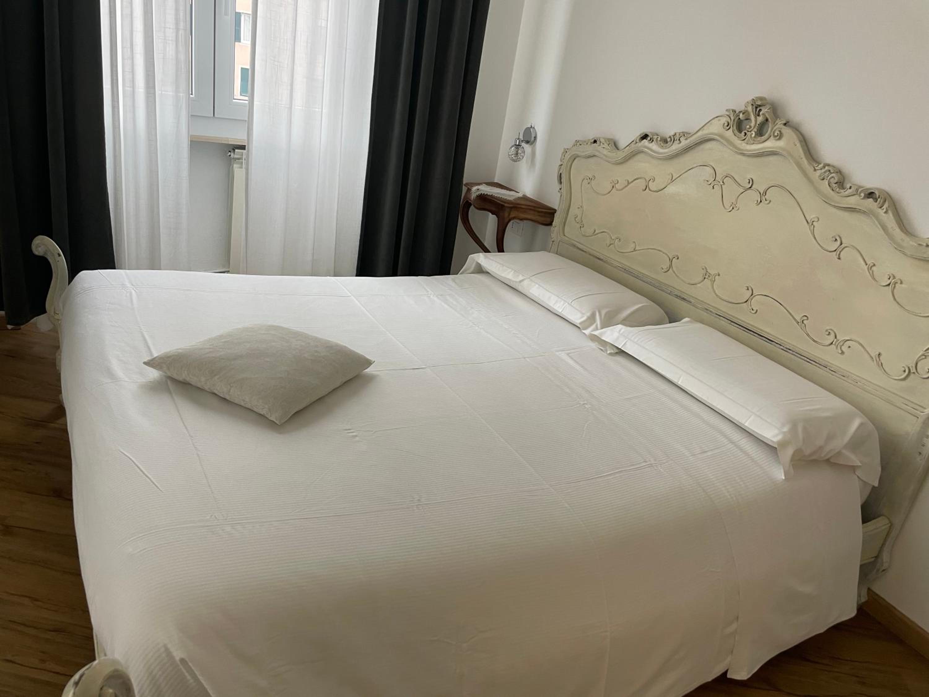 King Room with Balcony photo 2
