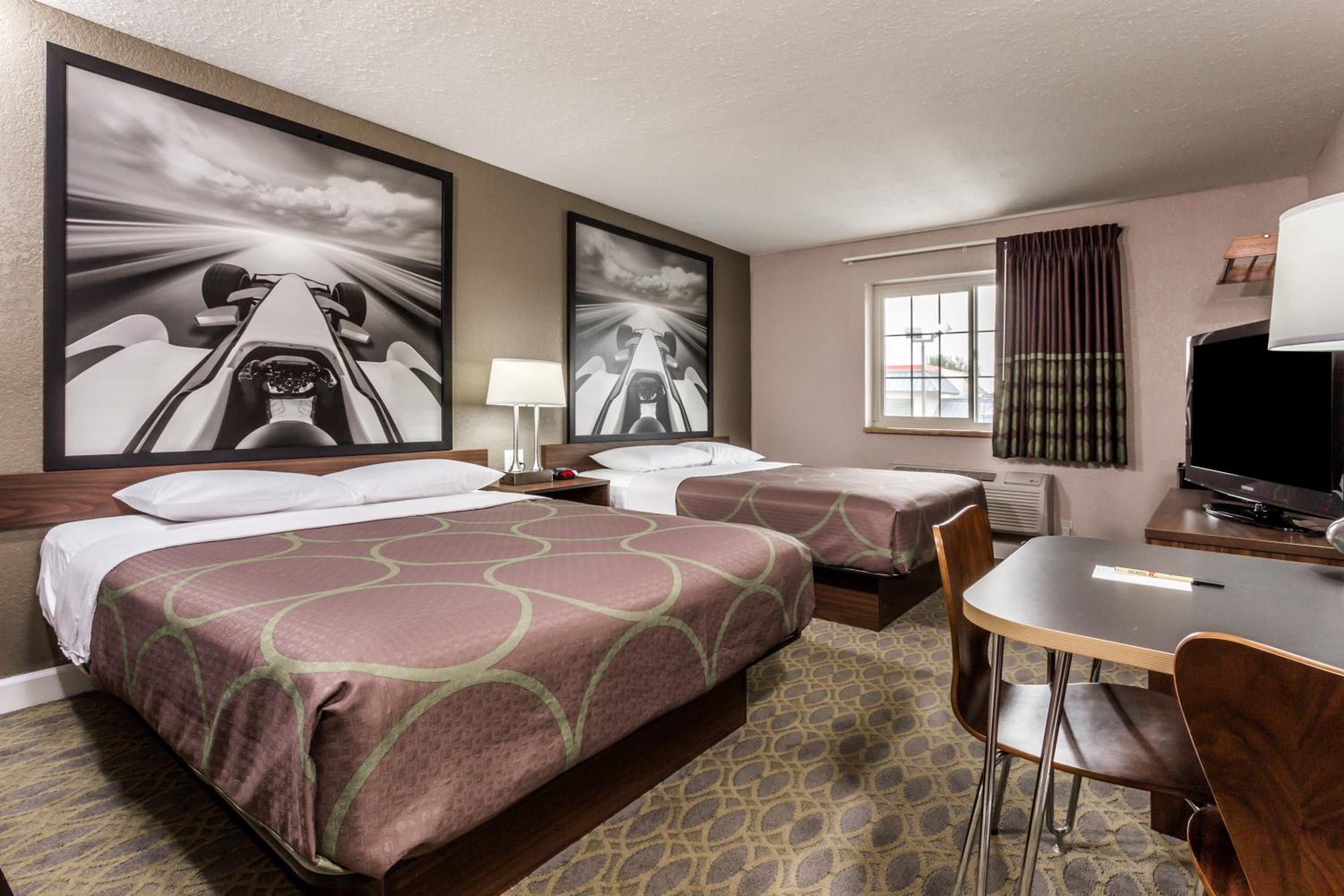 Queen Room With Two Queen Beds - Non-Smoking photo 1