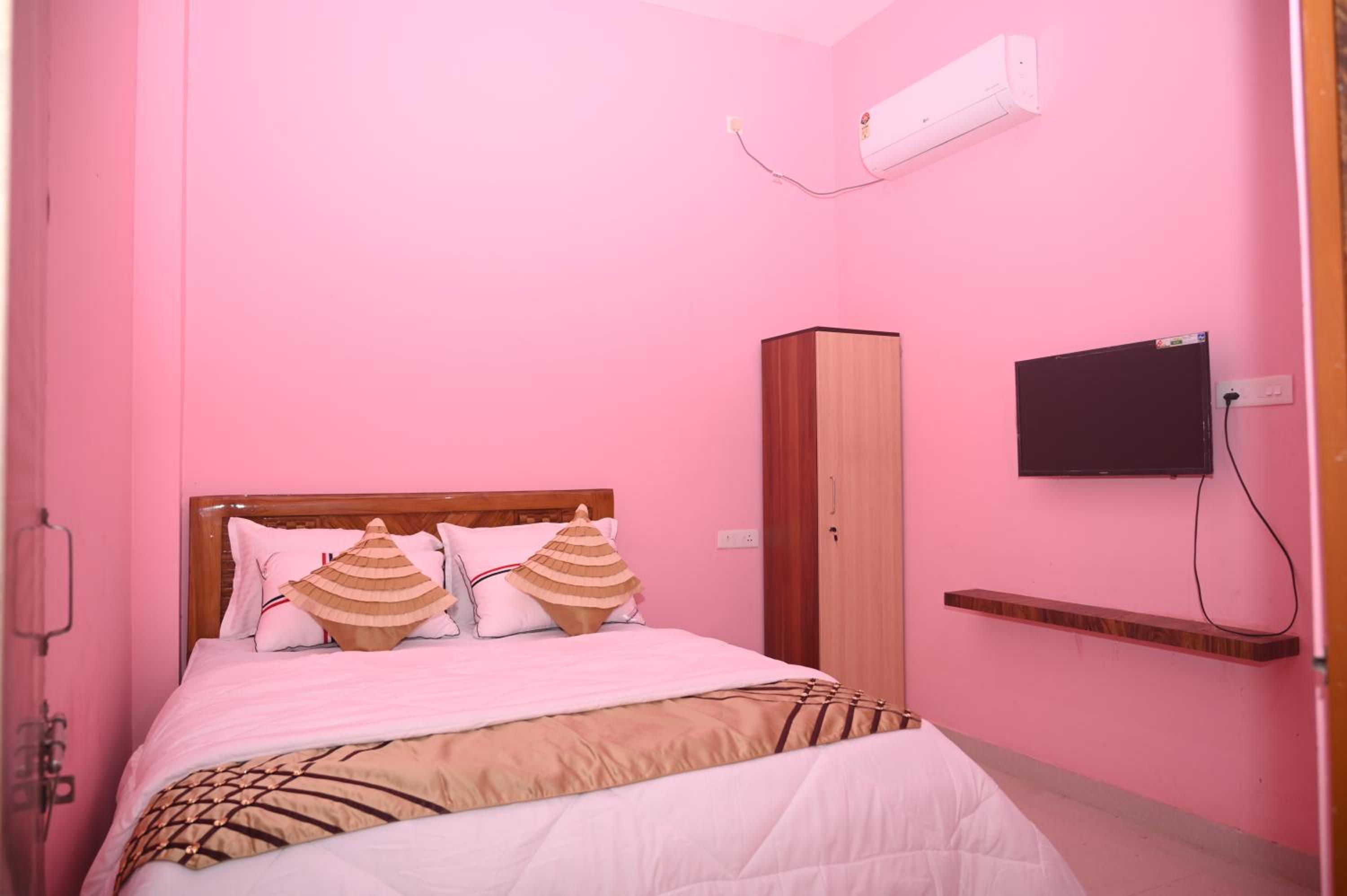 Deluxe Double Or Twin Room photo 3