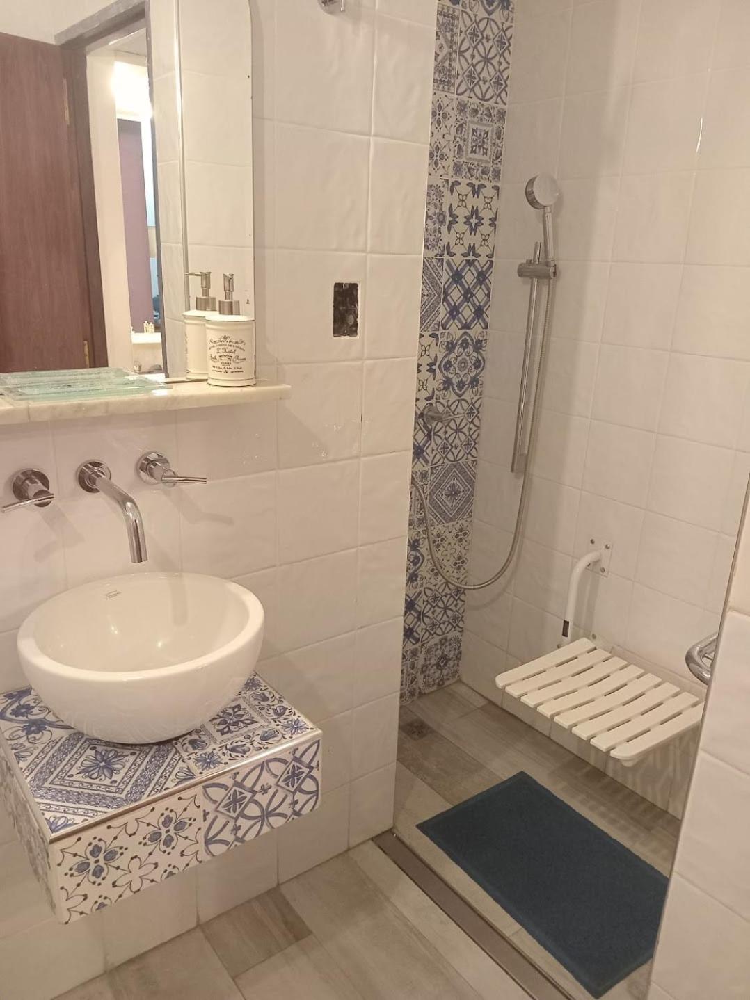 Twin Room With Shared Bathroom photo 2