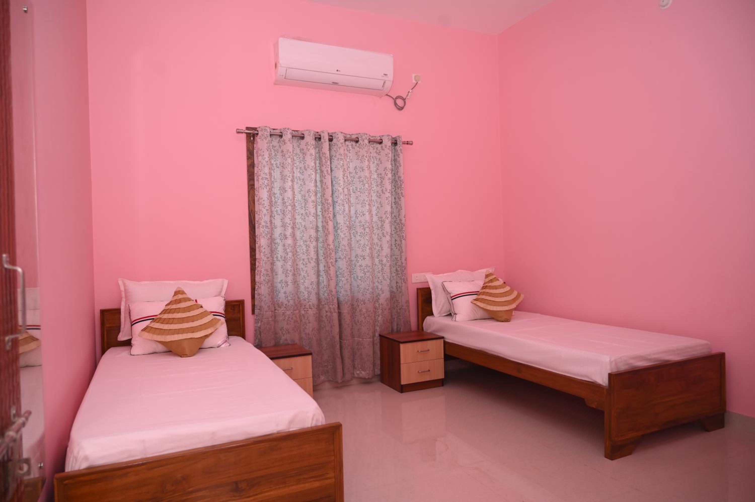 Superior Deluxe Double Or Twin Room  photo 1