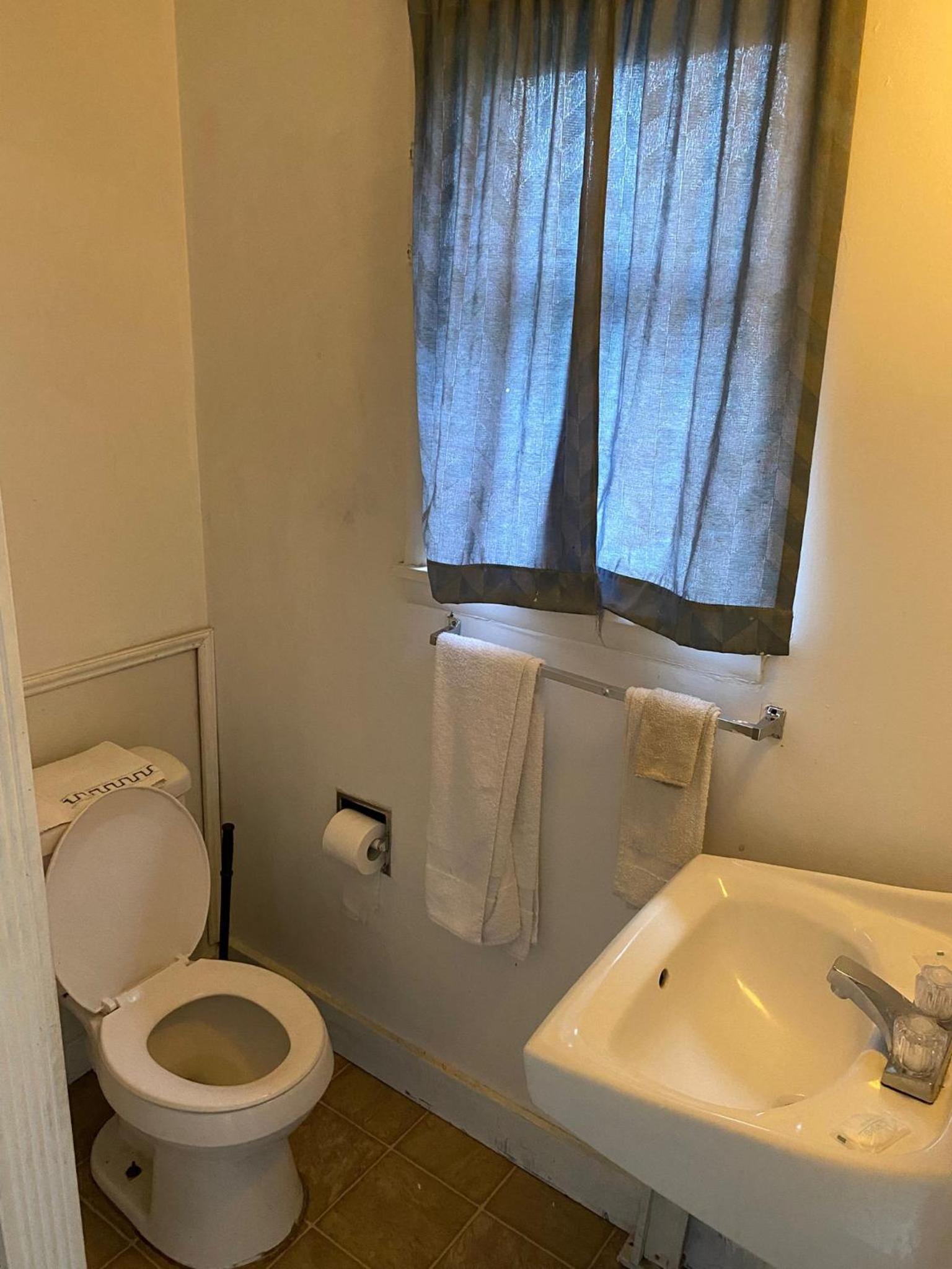 Budget Double or Twin Room photo 2