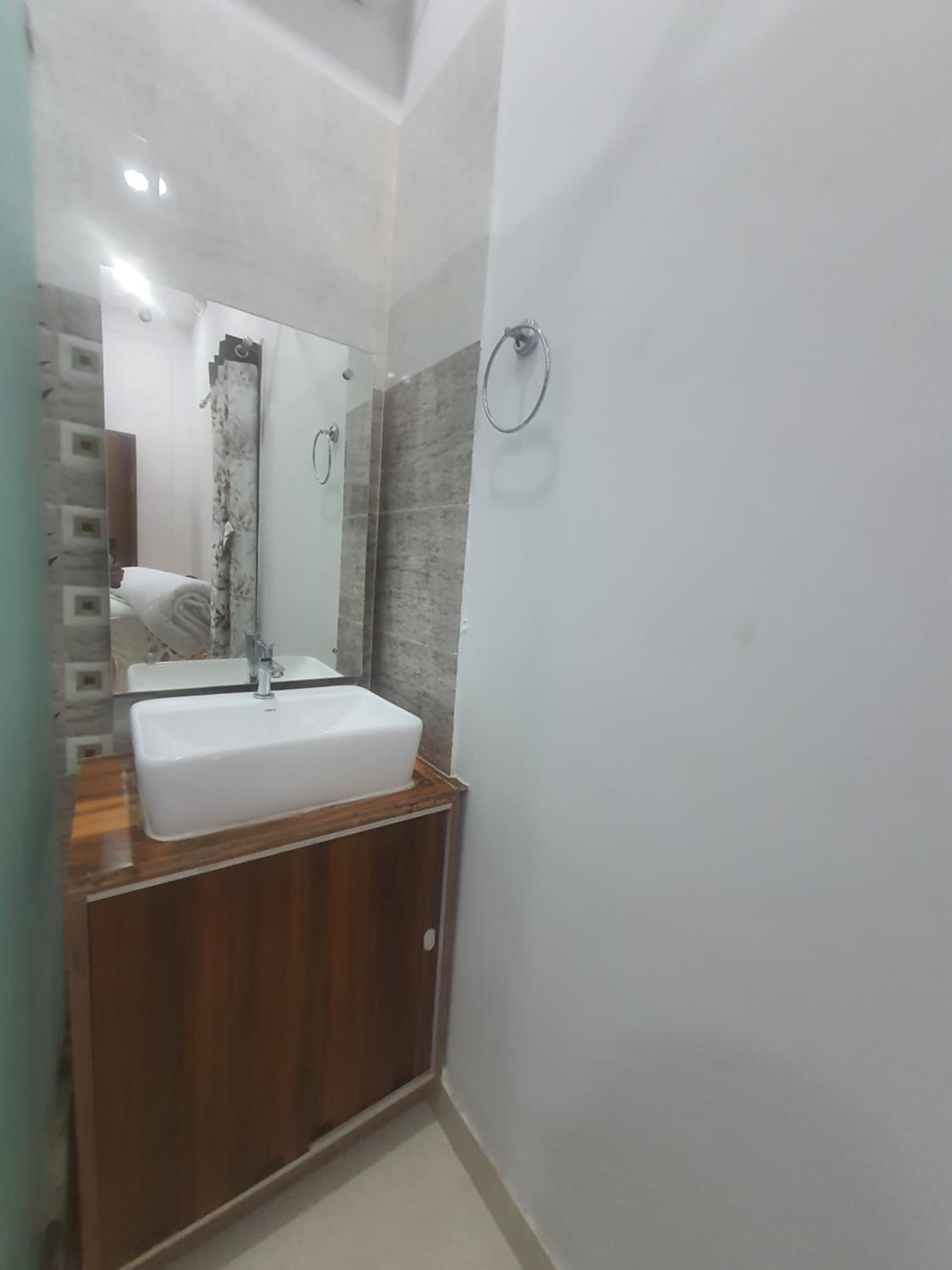 Single Room With Private Bathroom photo 2