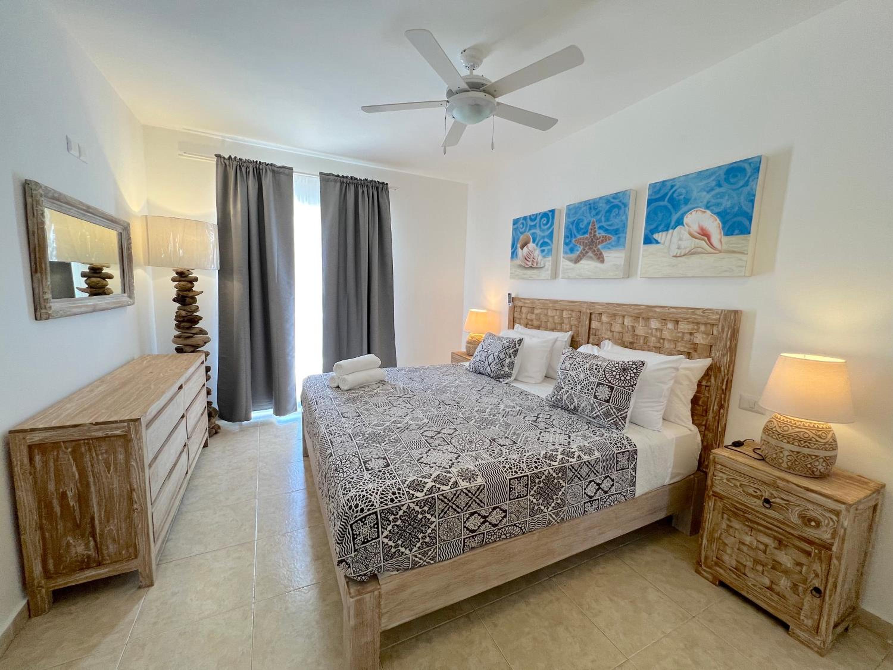 Queen Suite With Pool View
