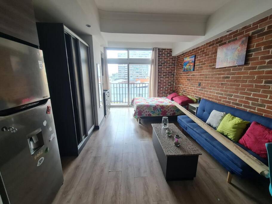 One-Bedroom Apartment photo 1