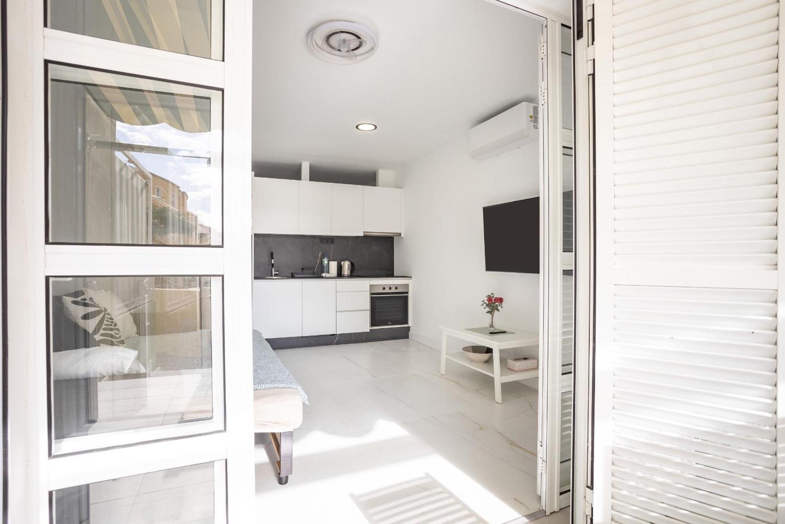Apartamento de Dos Habitaciones con Terraza
