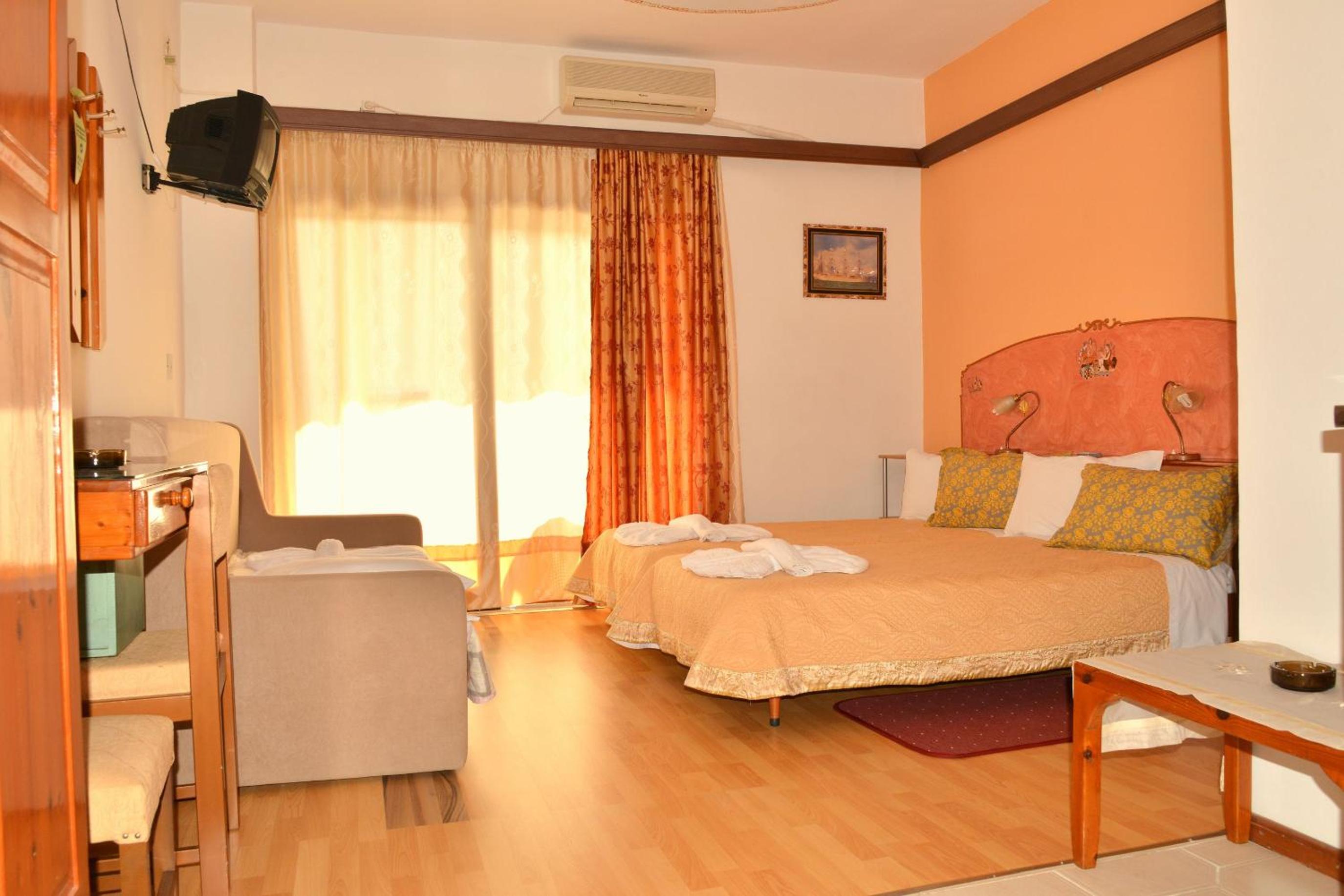 Studio (3 Adults)