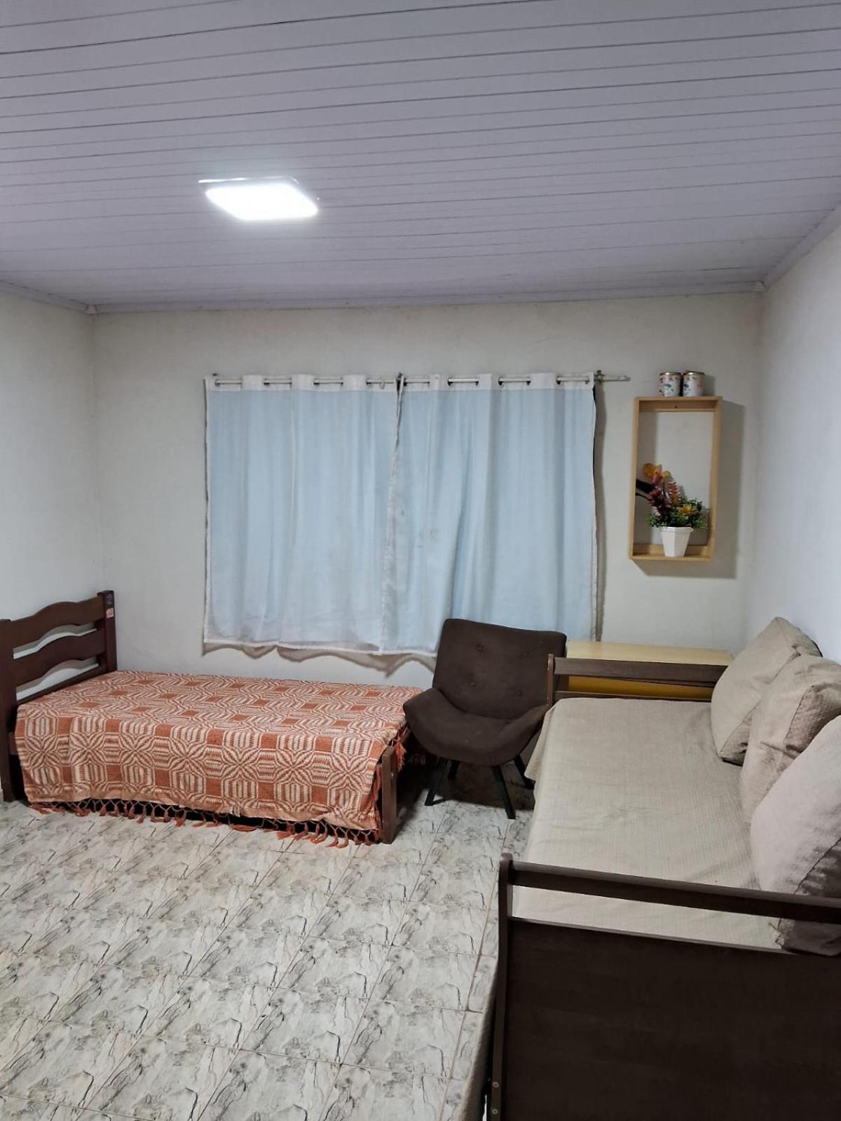 Five-Bedroom House photo 3