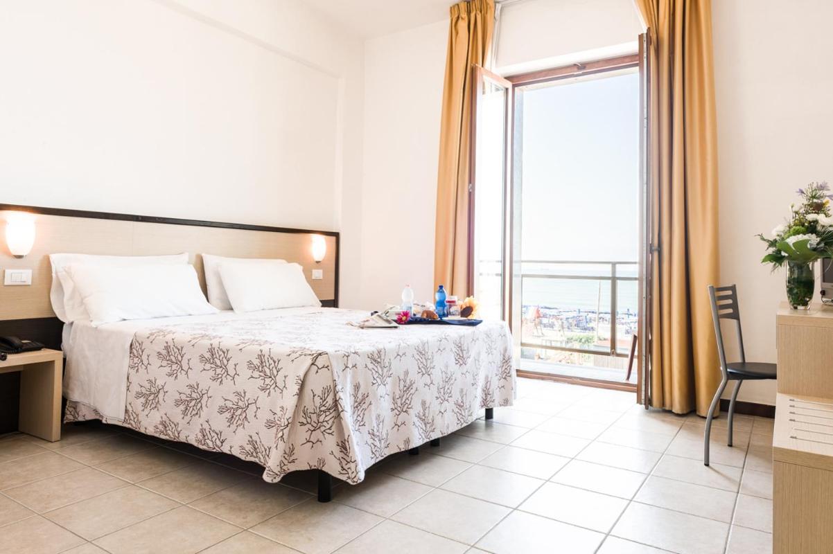 Deluxe Double or Twin Room with Sea View
