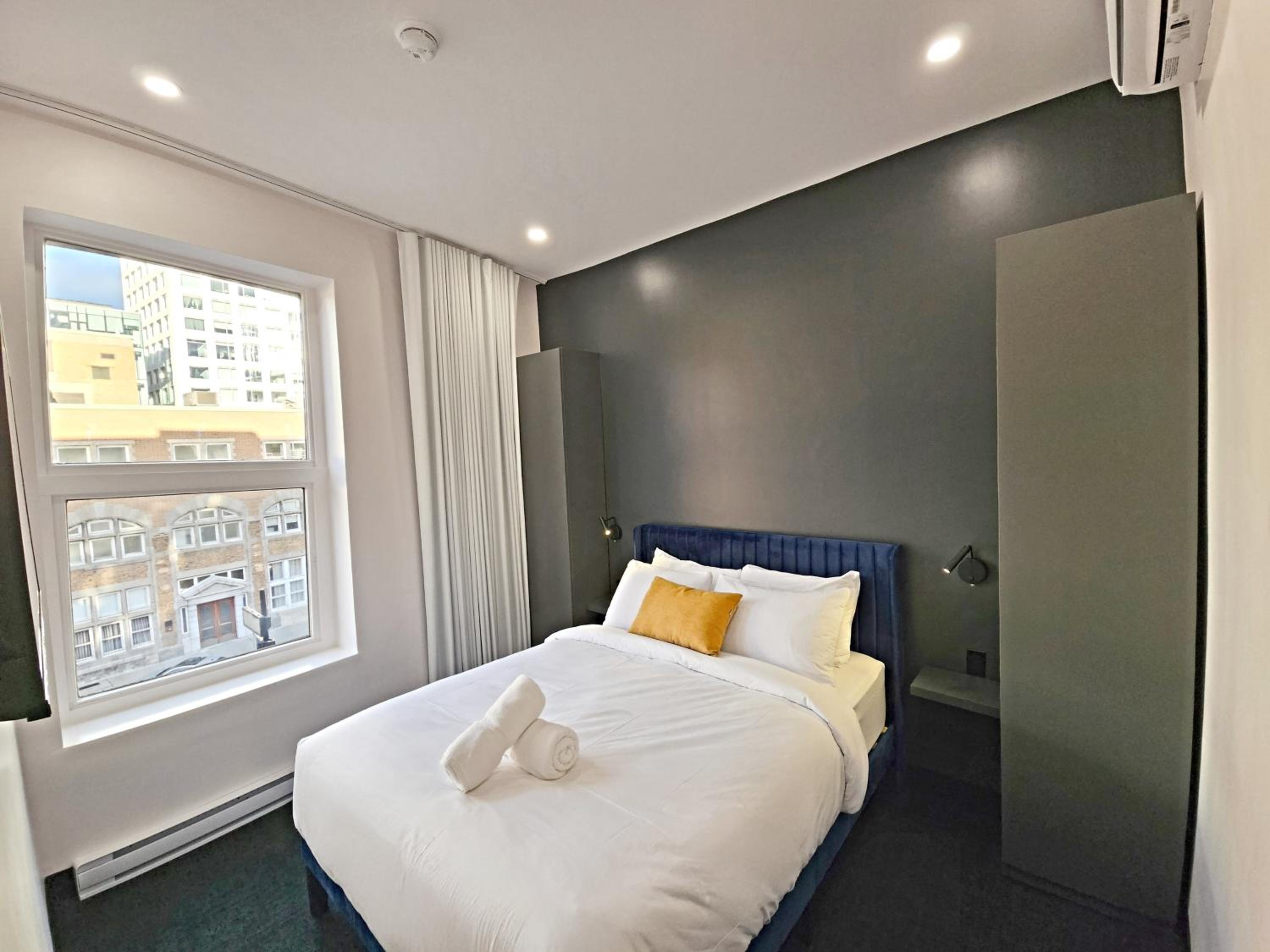 Deluxe Queen Room