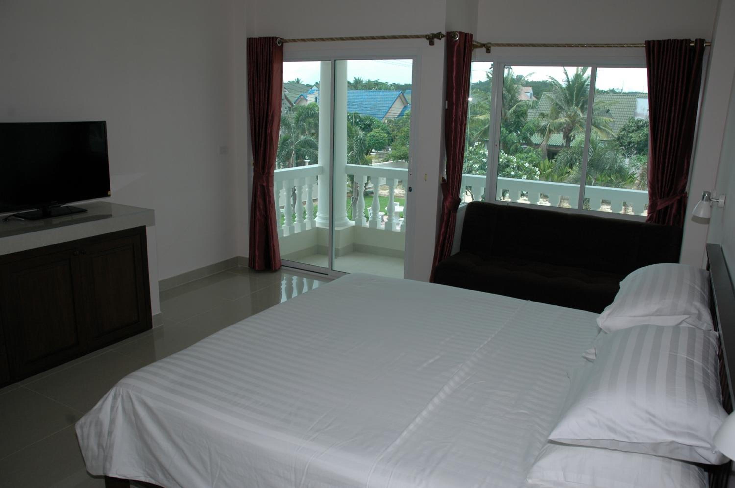 Deluxe King Room - Photo 1