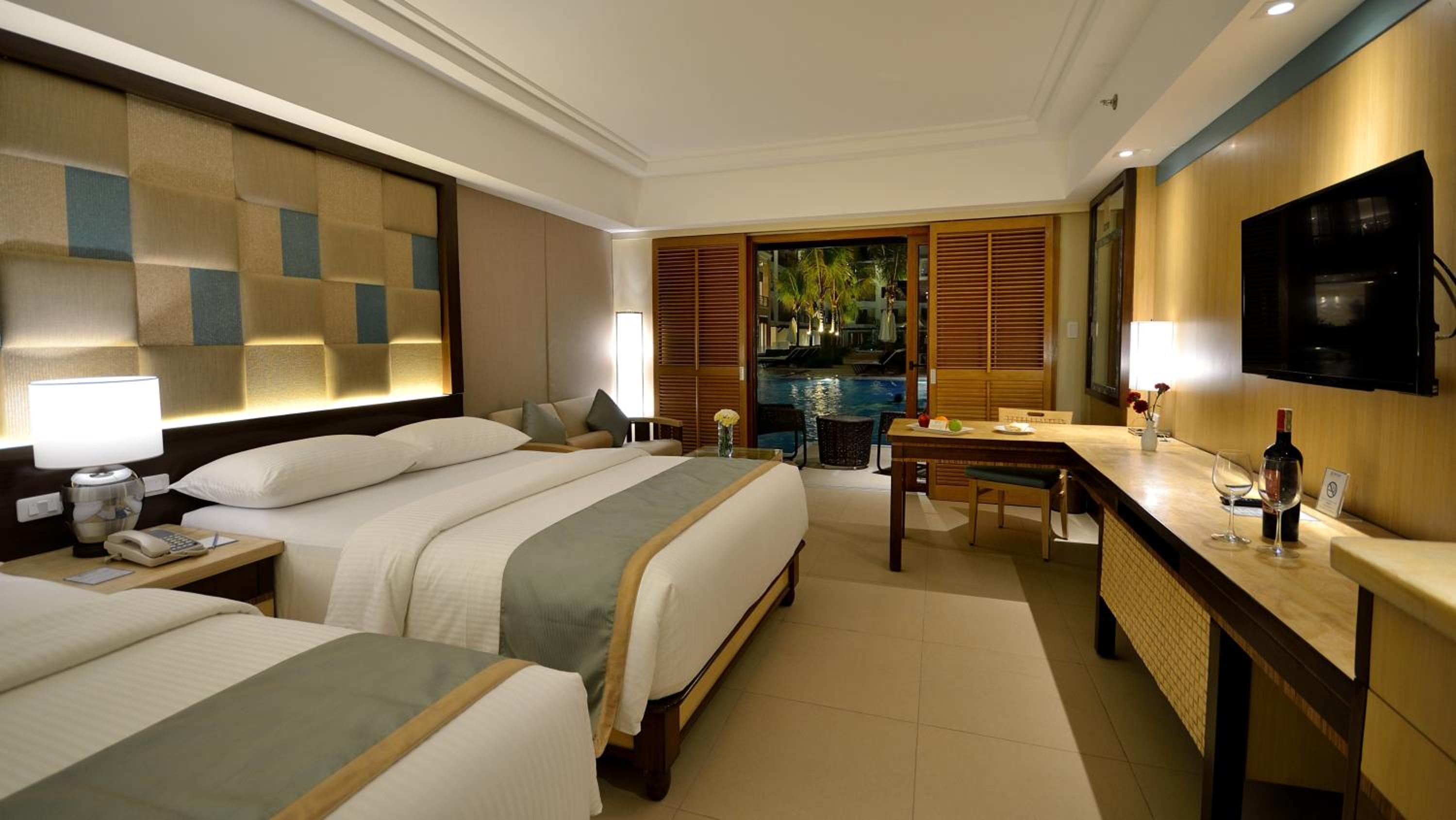Premier Room with Pool Access - Photo 5
