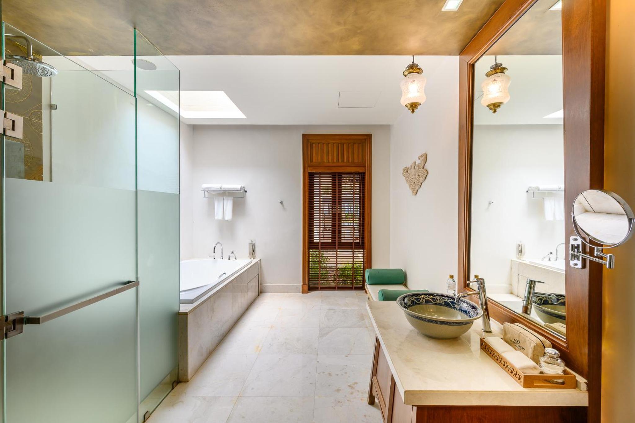 Villa with Private Pool - Photo 26