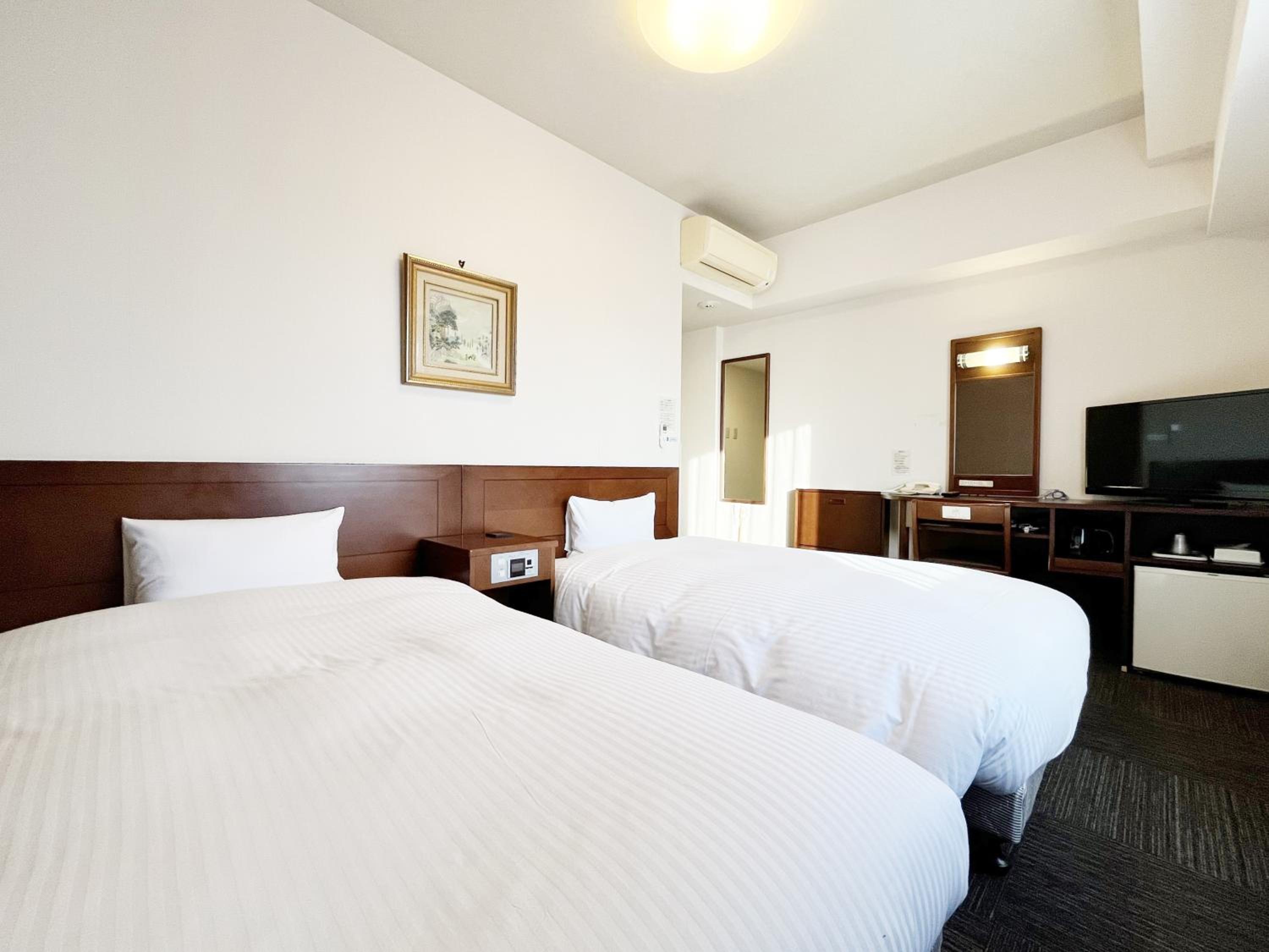 Twin Room - Non-Smoking - Photo 1