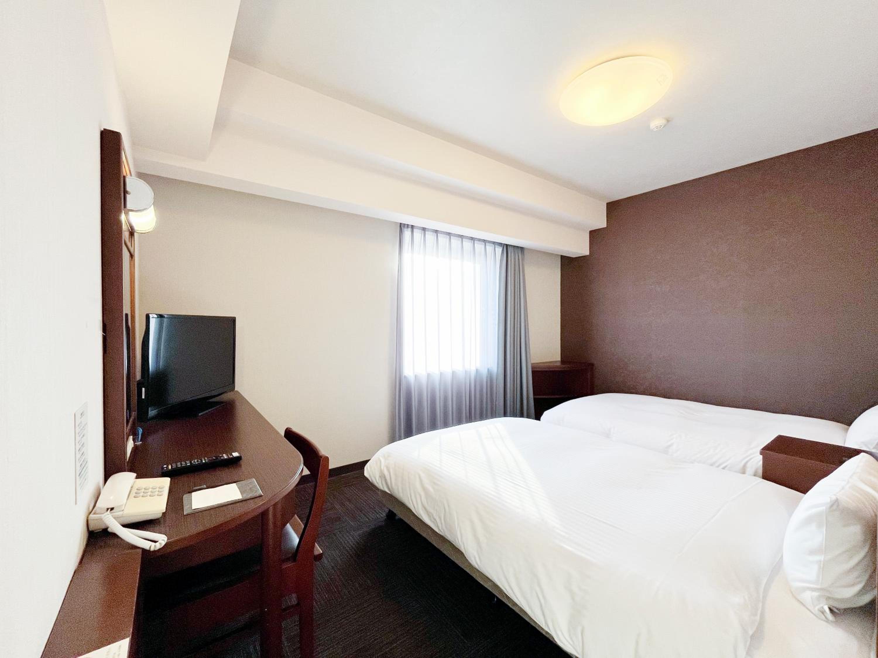 Twin Room - Non-Smoking - Photo 11