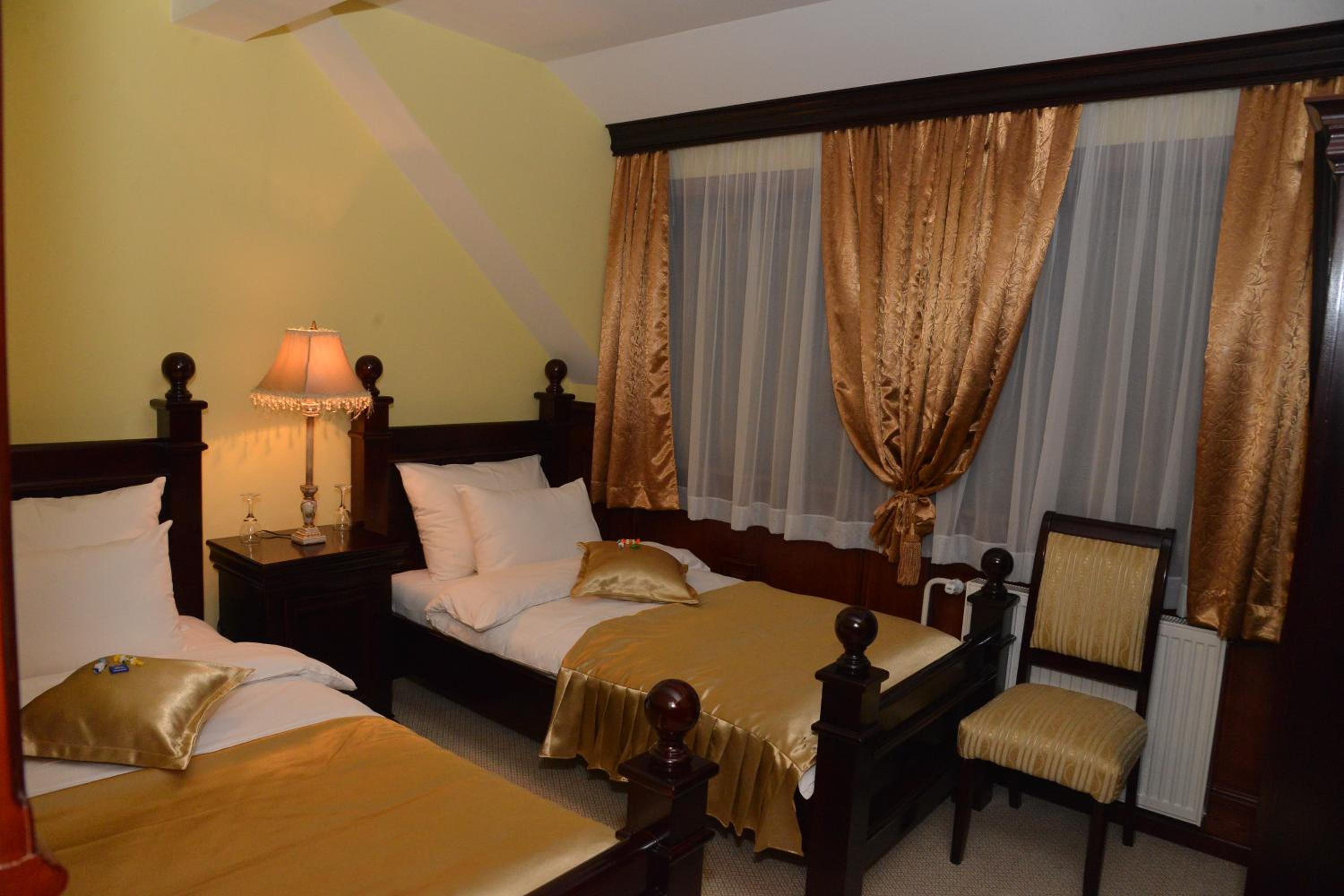 Standard Twin Room with Mountain View photo 2