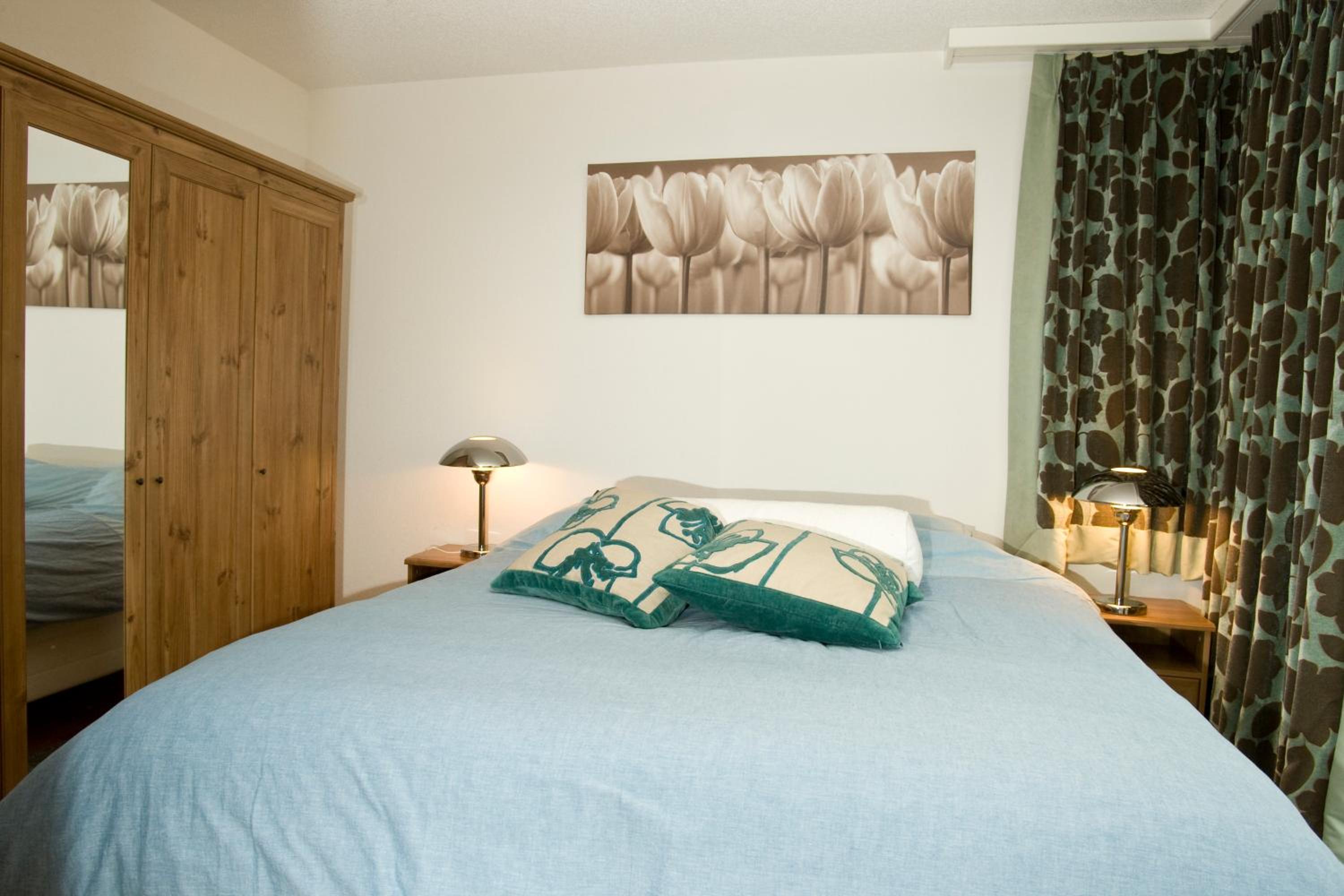 Two-Bedroom Apartment with Mountain View photo 1