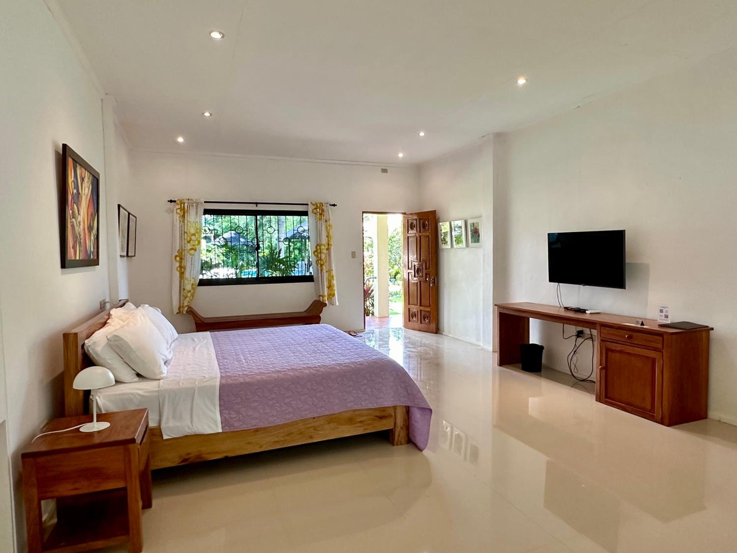 Deluxe King Room - Photo 1